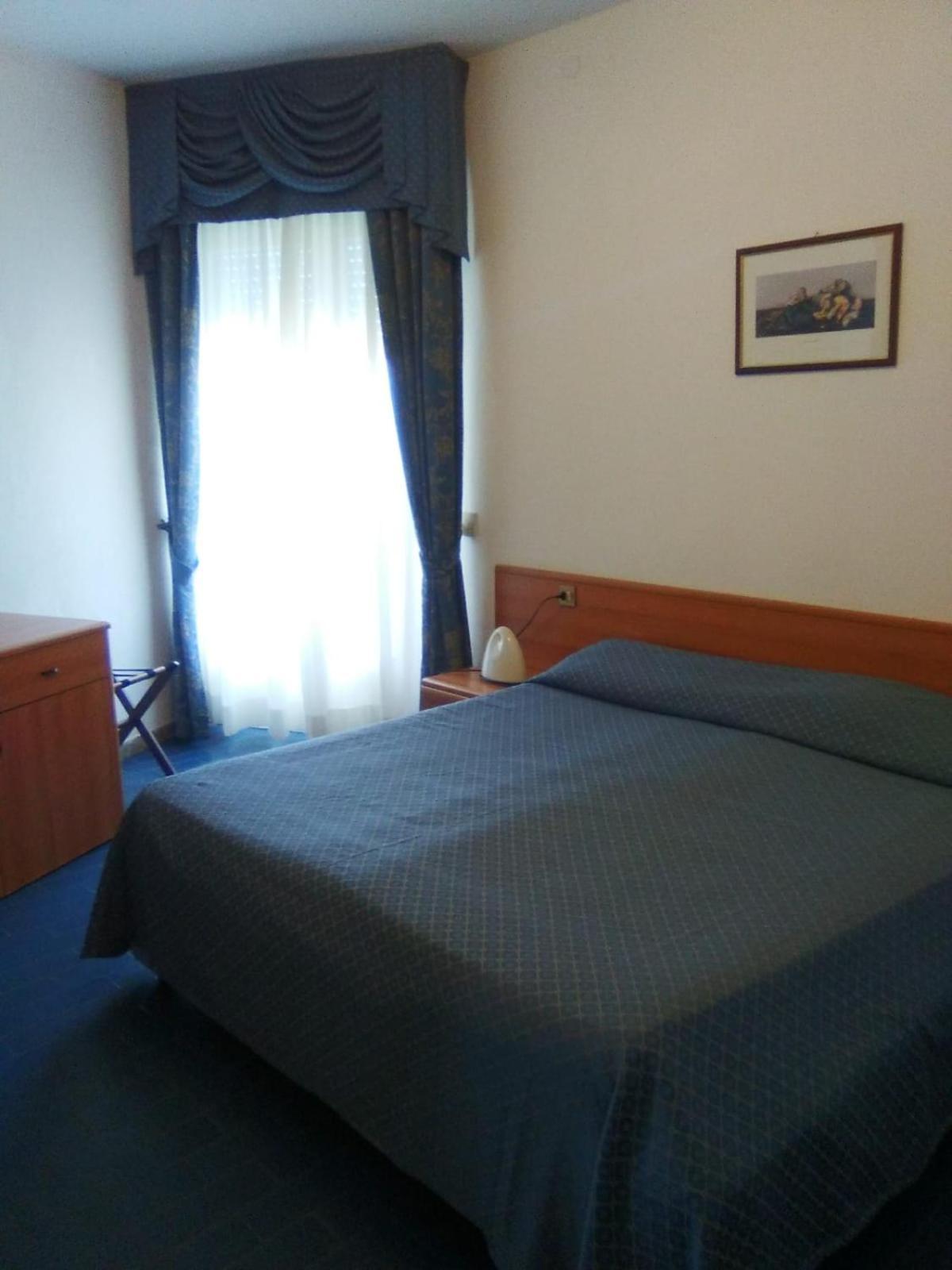 Double or Twin Room Sea View,1438153993:JPEG