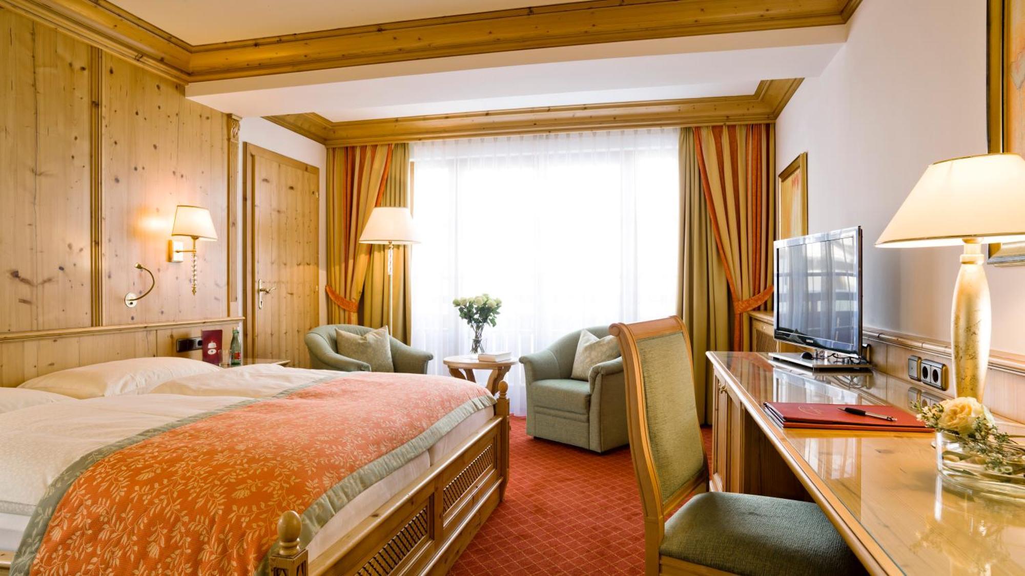 Superior Room with Balcony,688270275:JPEG