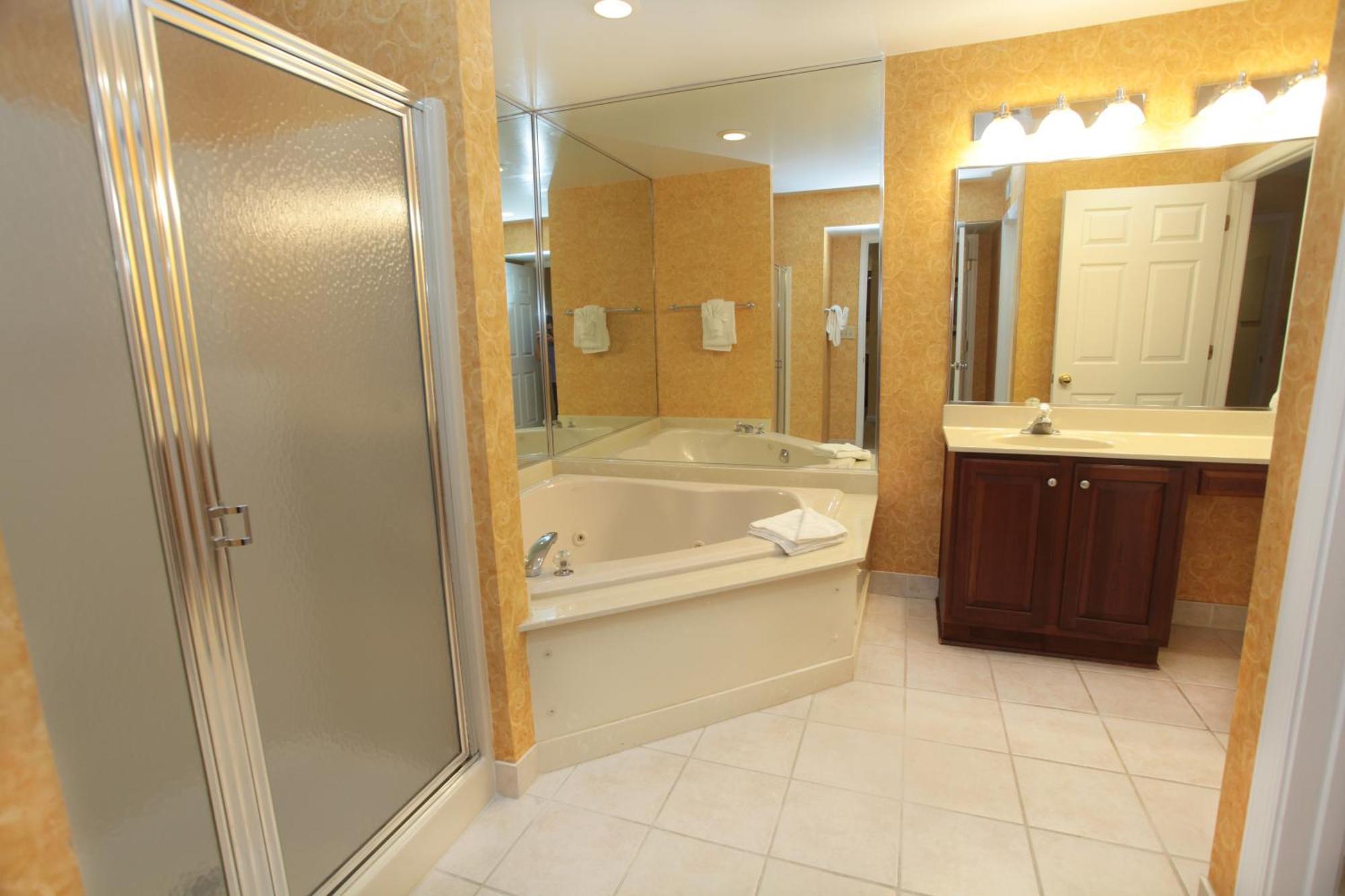 Deluxe Two-Bedroom Suite,1438409281:JPEG