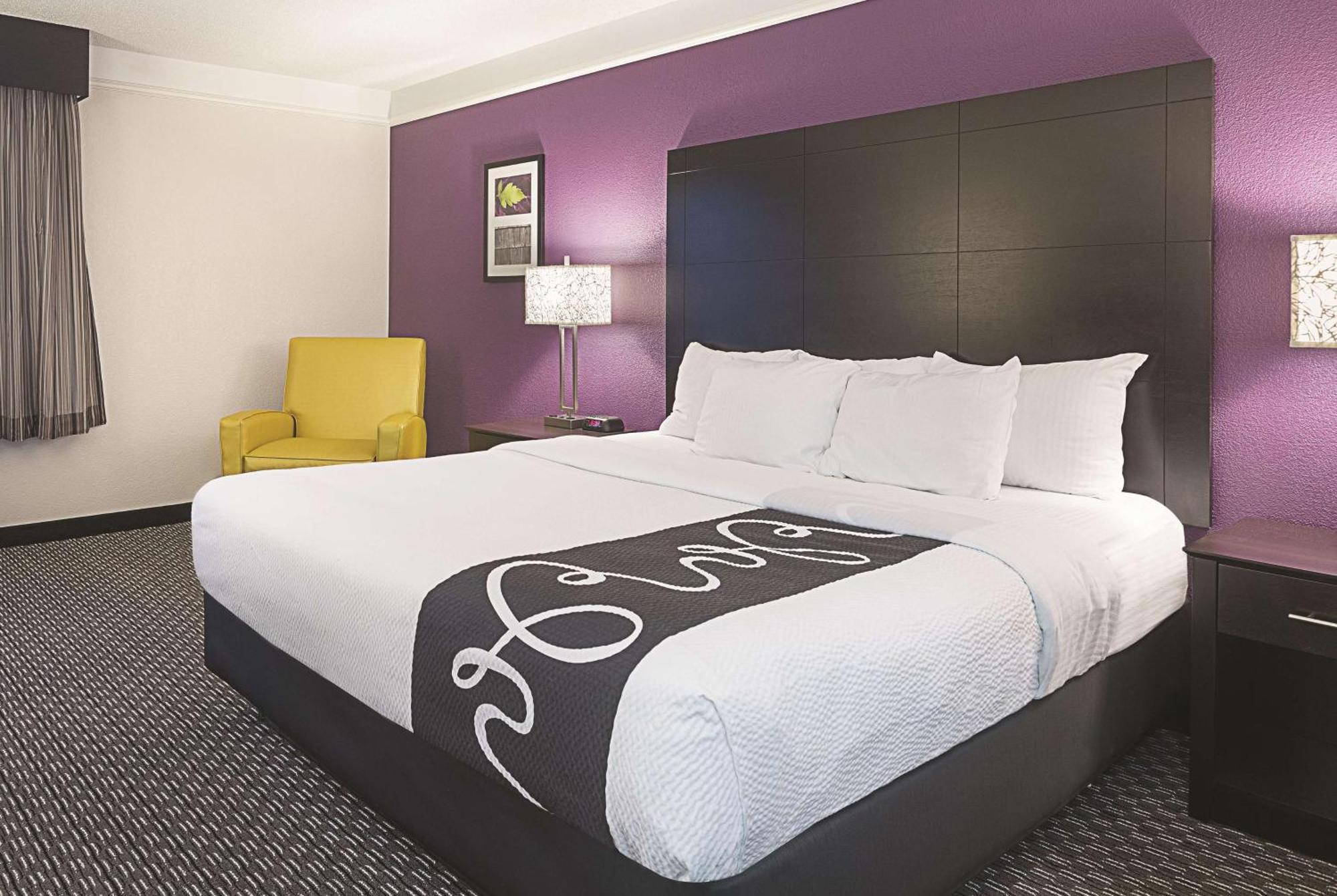 Deluxe King Room,1709467825:JPEG