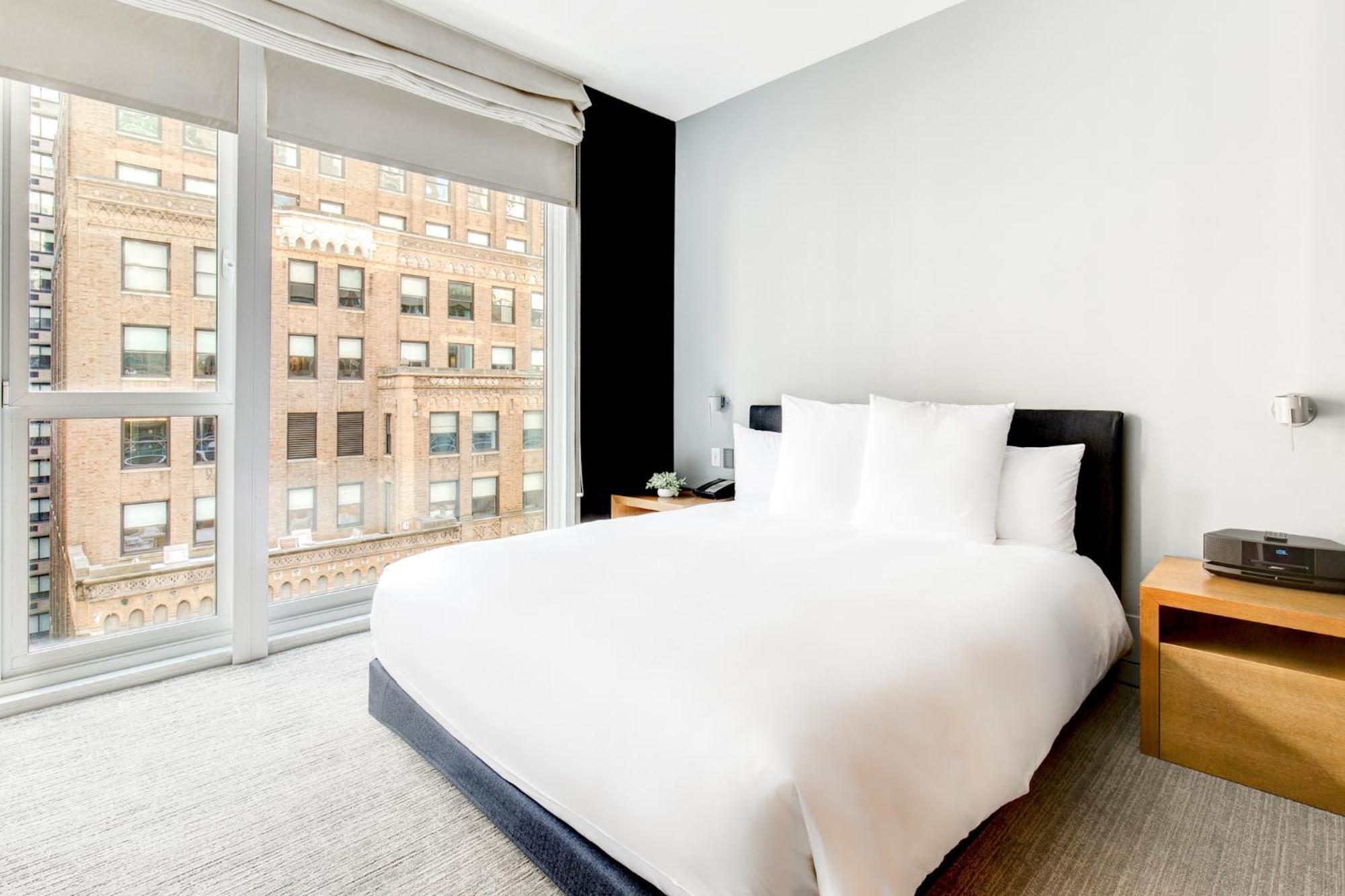 One-Bedroom Suite Balcony,1438809685:JPEG