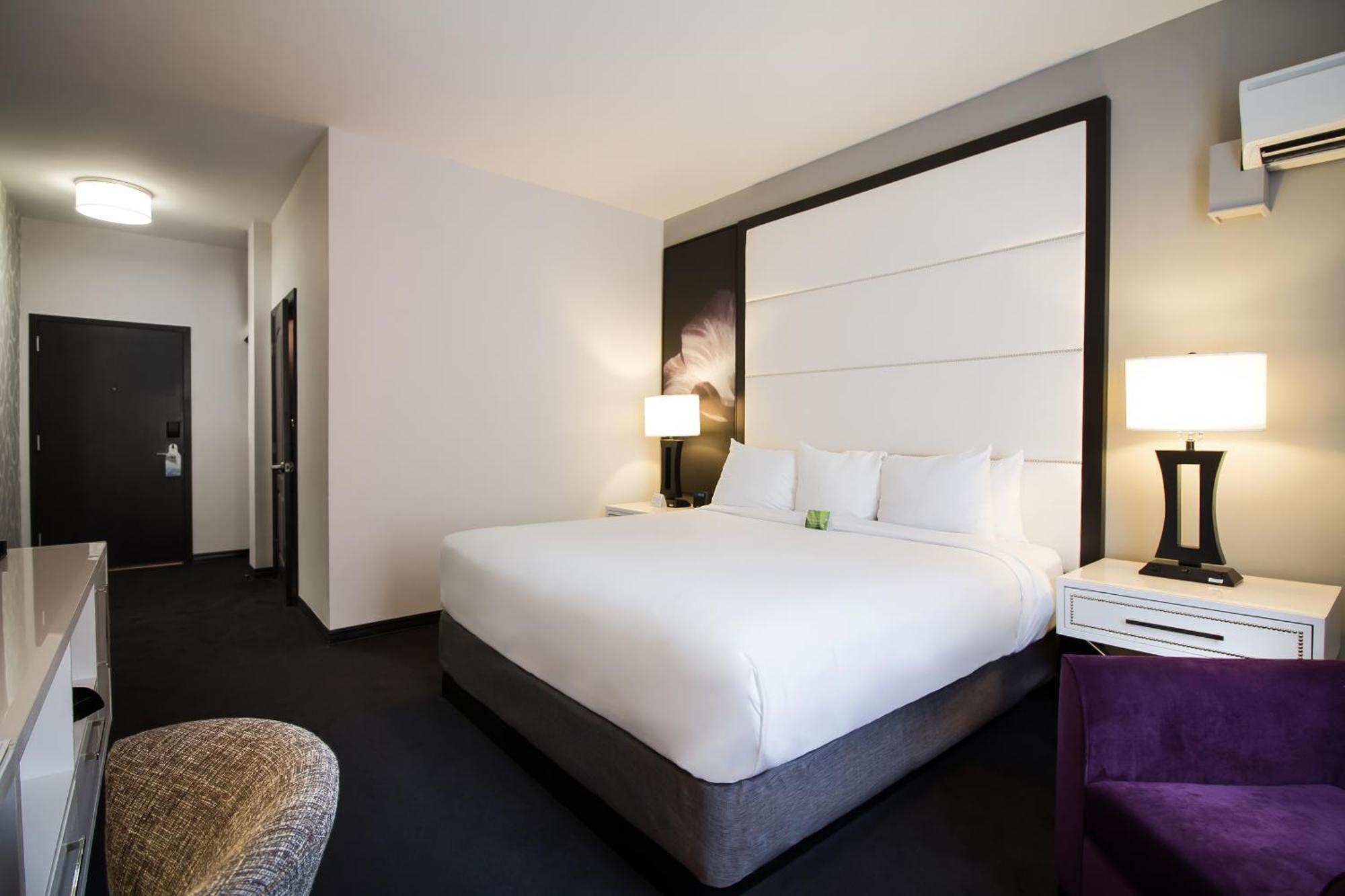 King Room Mobility Access or Non-Smoking