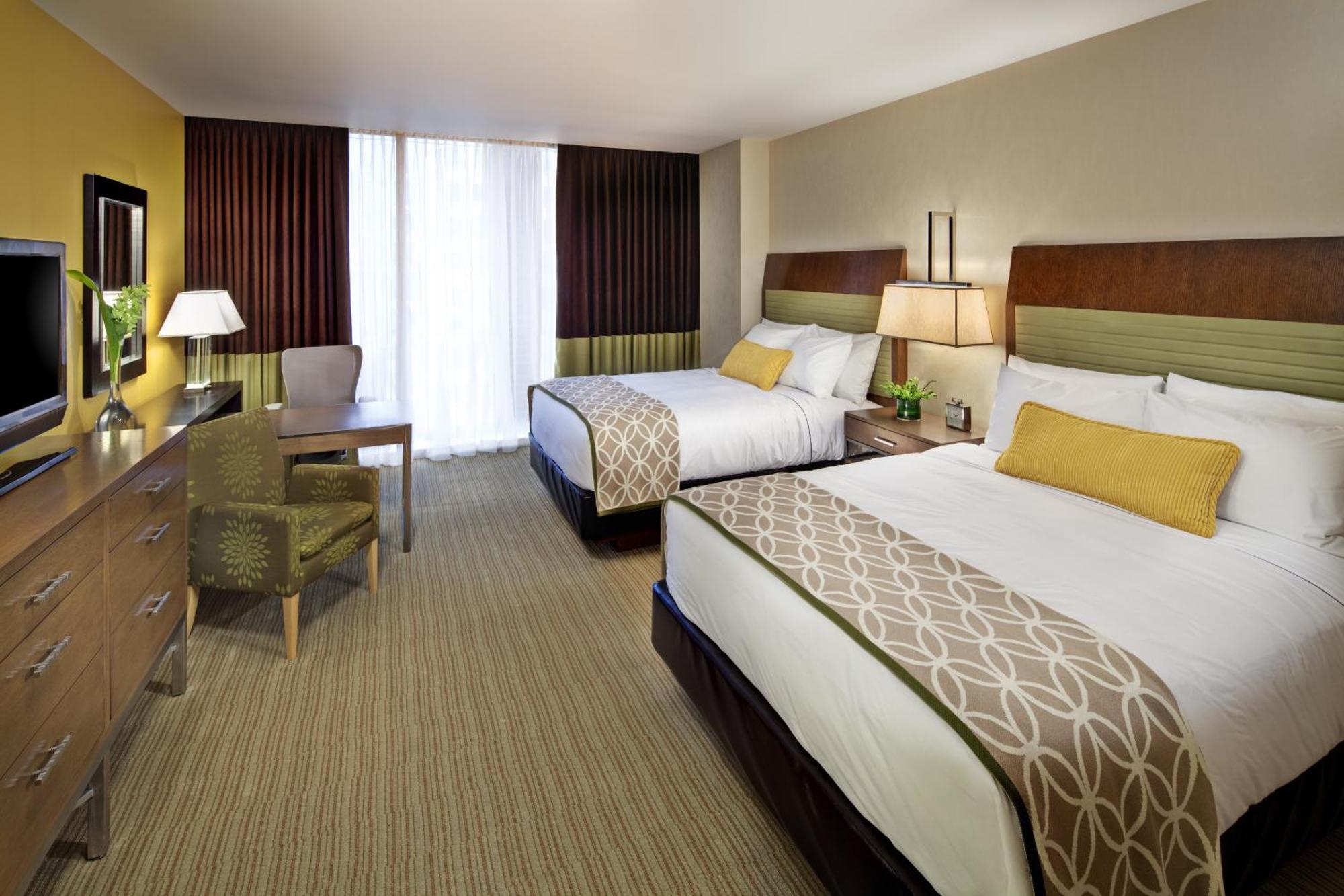 Deluxe Queen Room with Two Queen Beds and River Ballpark View,1438972717:JPEG