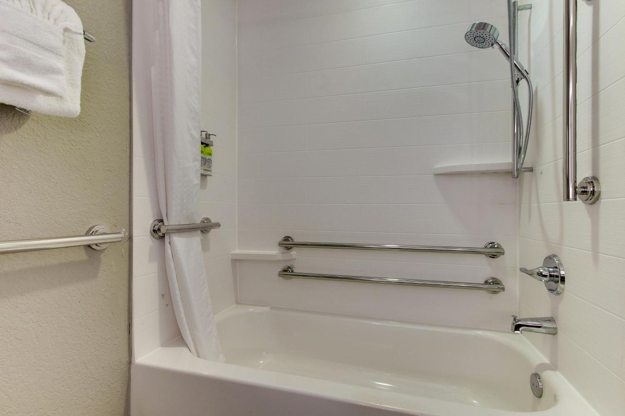 Standard Queen Room Two Queen Beds Communications Accessible