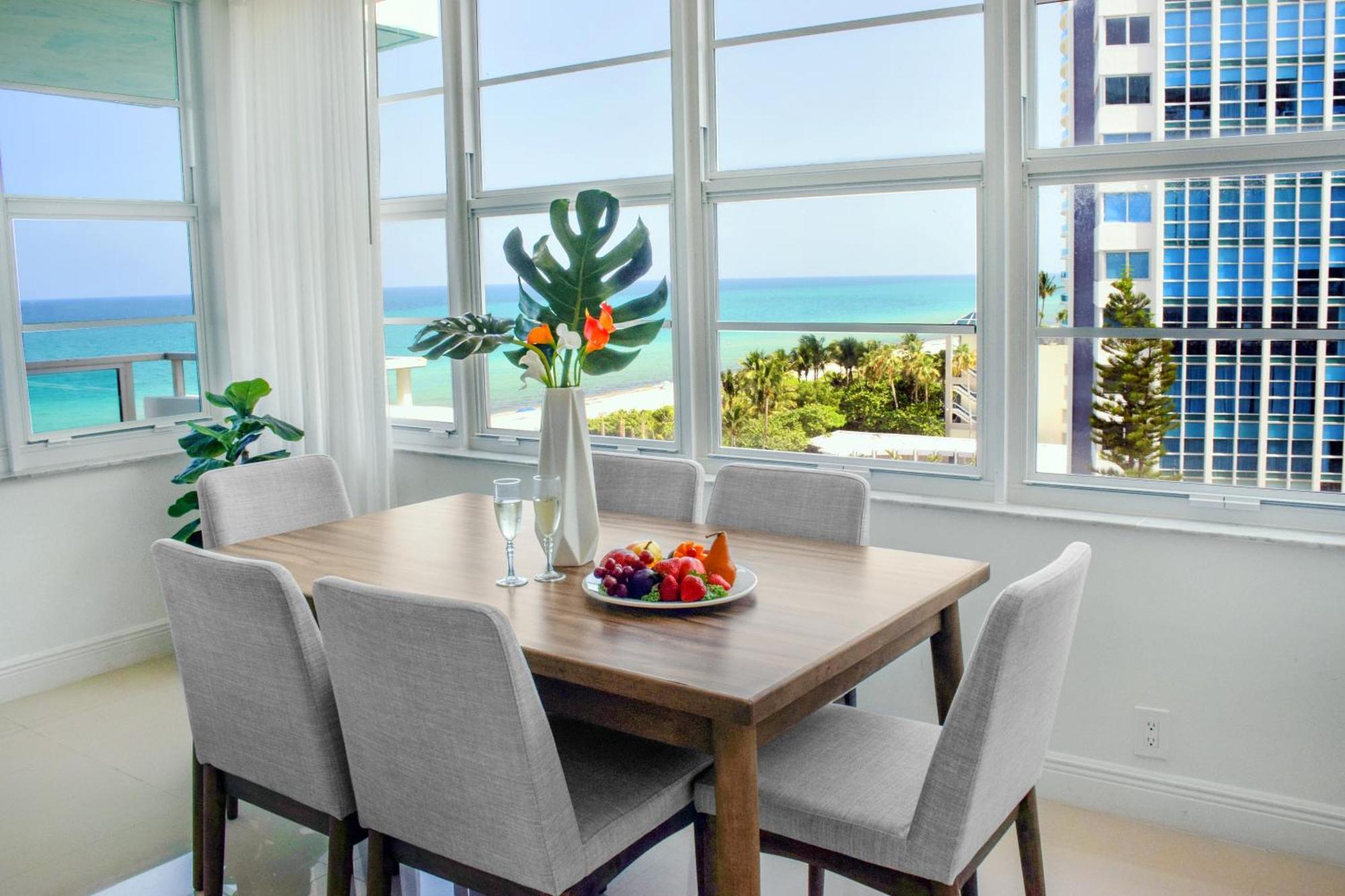 Corner Oceanview Master Suite 2 Bedroom 2 Bath Kitchen