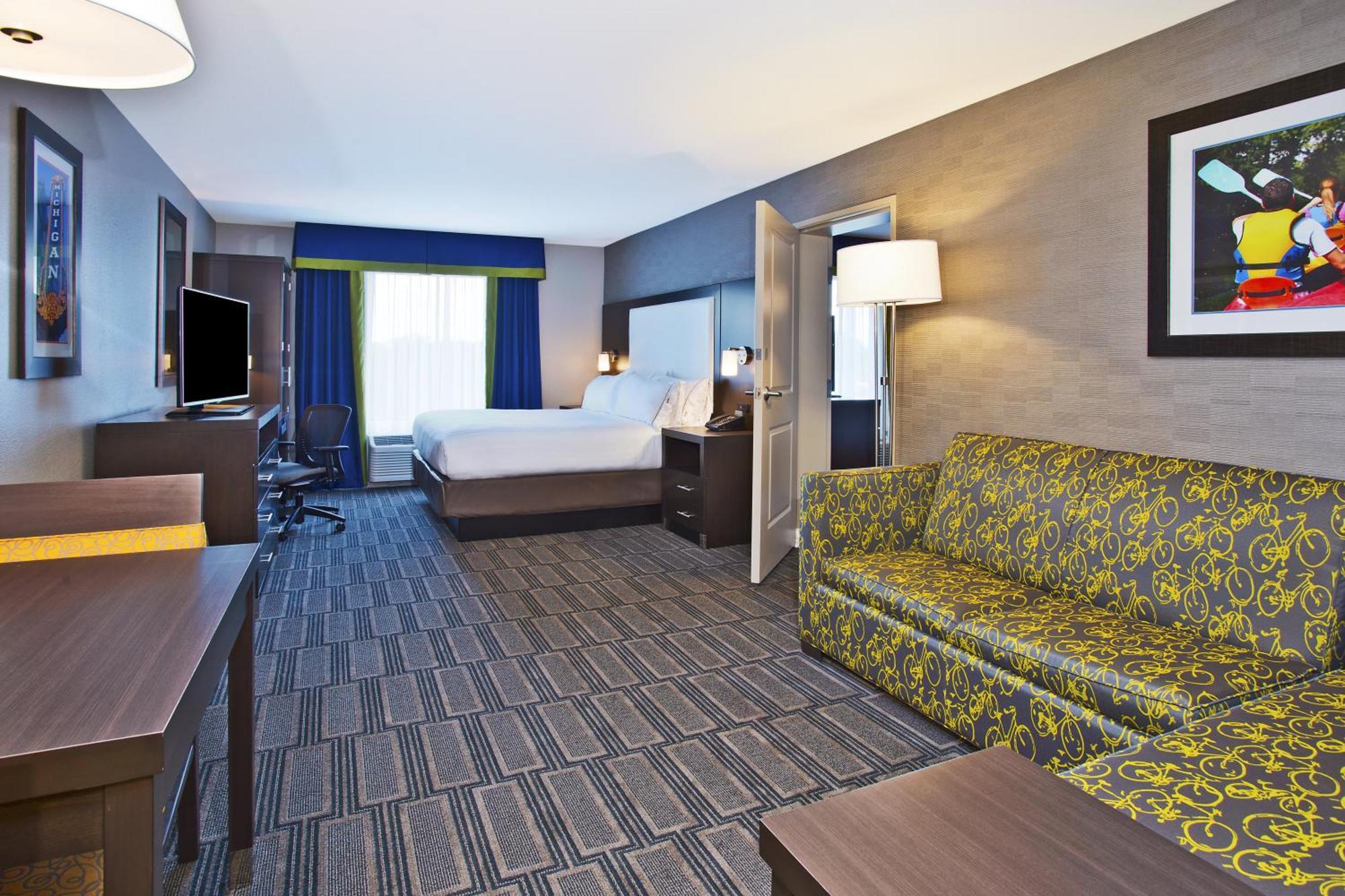 Suite Two King Beds,1605400902:JPEG