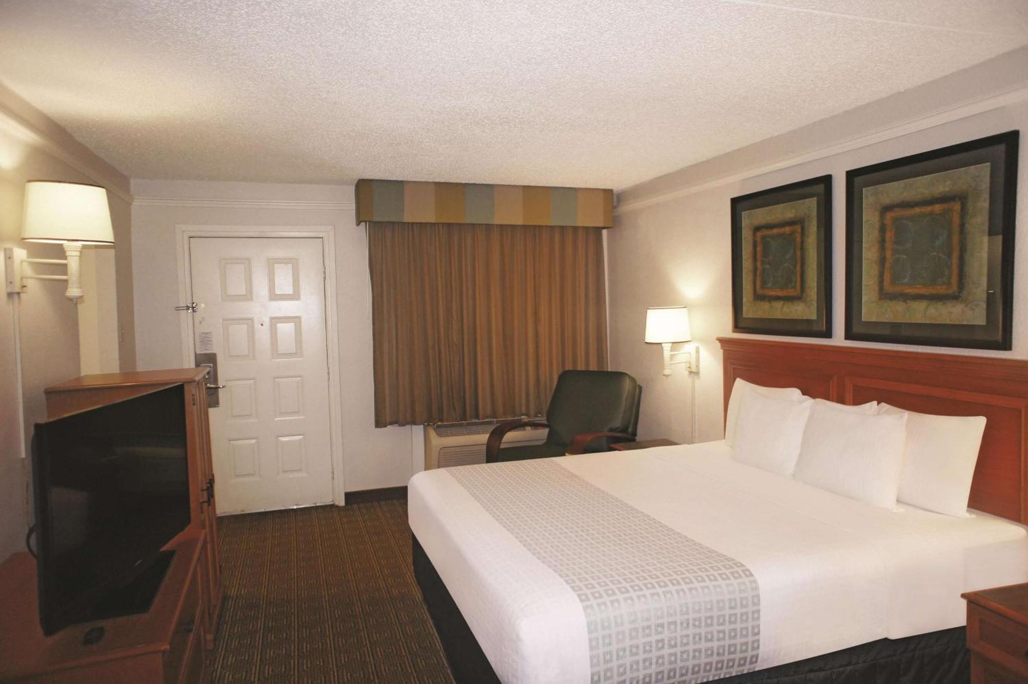 Deluxe King Room Non-Smoking