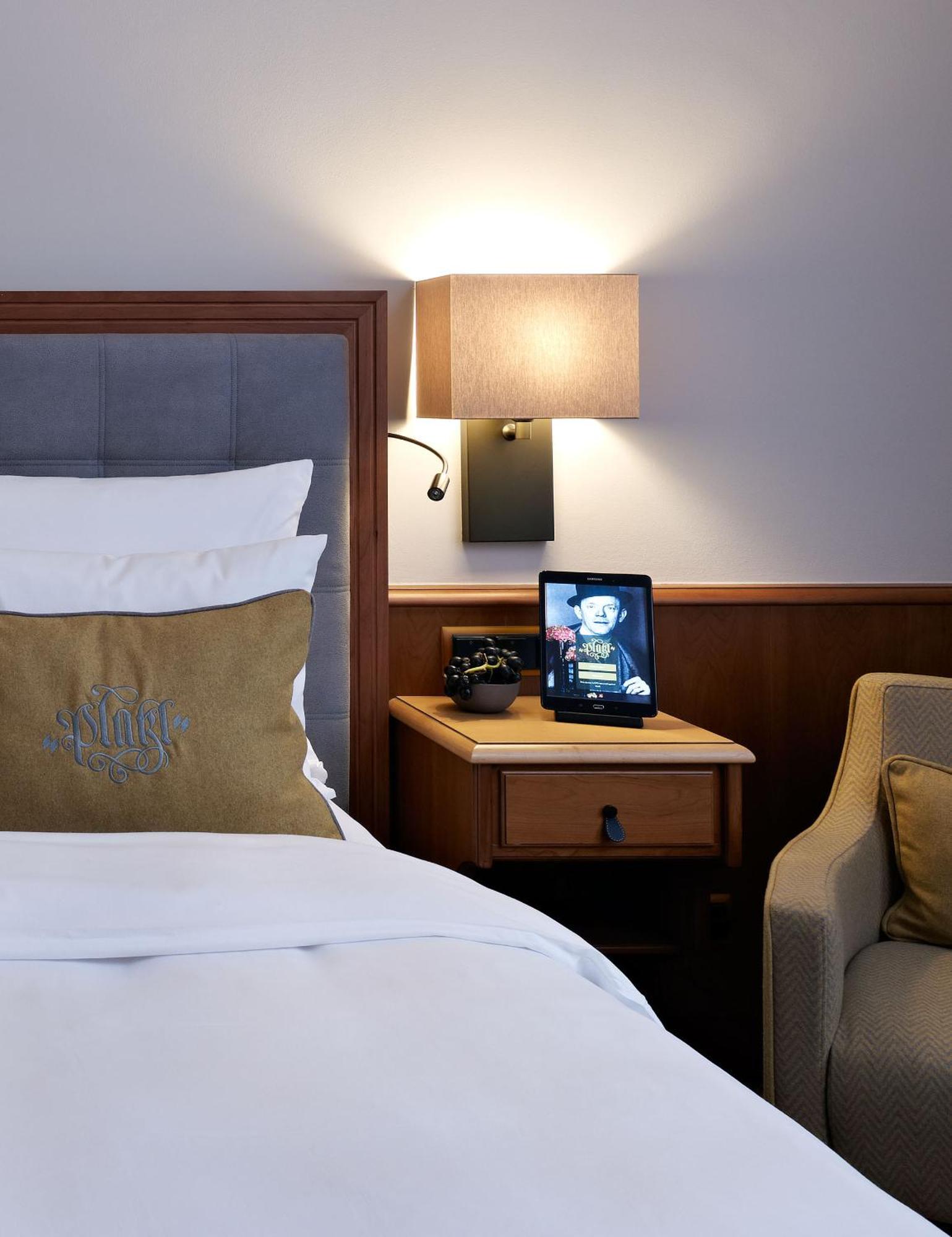 Standard Queen Room