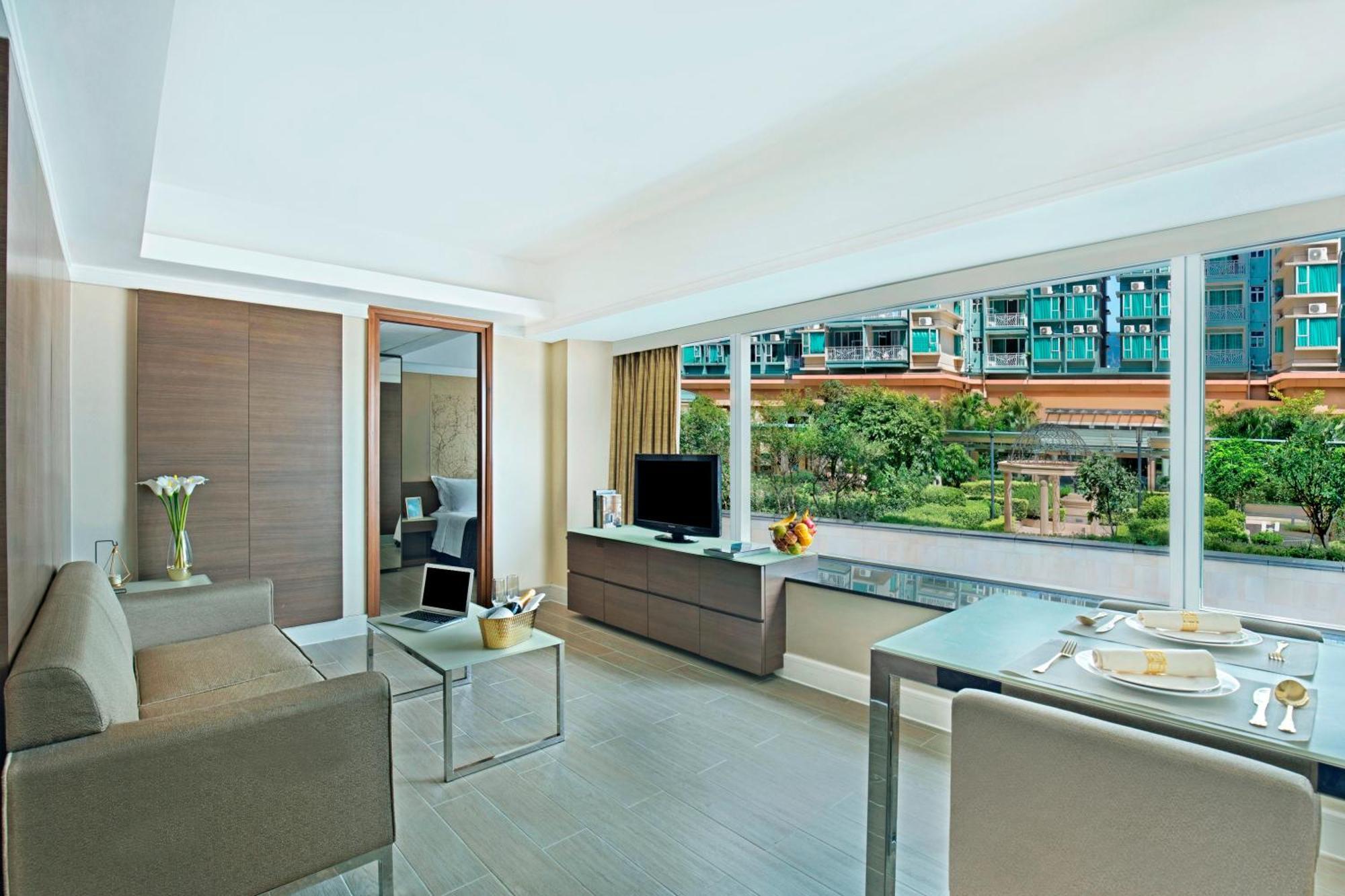 Suite Pool Garden View