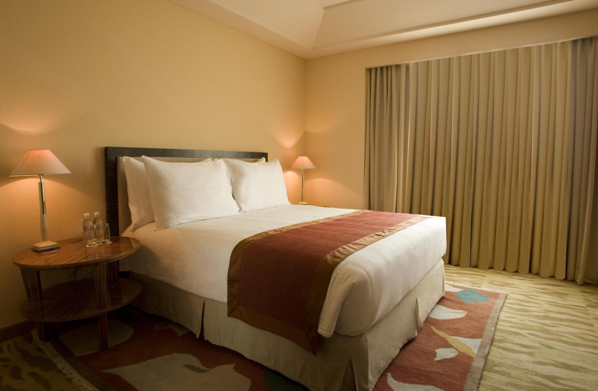 Executive Suite with 20% off on session of 30 mins Spa,15% off on food & Soft beverage services,20% Discount on Laundry service Per stay per room,Happy Hours from 6PM to 8PM (1+1 on selected beverages at a hotel designated area),1441571170:JPEG