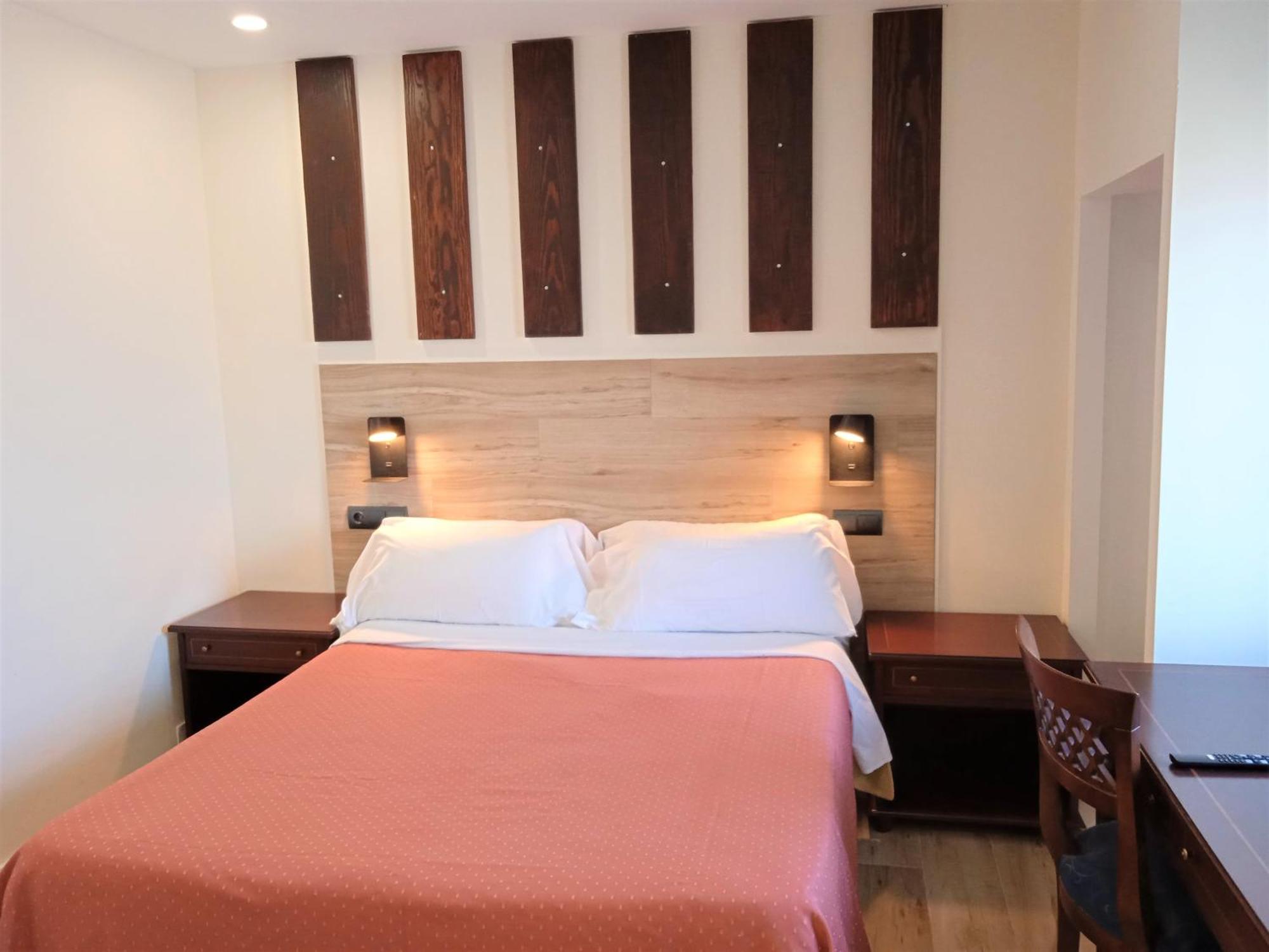 Basic Double Room 1 or 2 beds,1441622839:JPEG