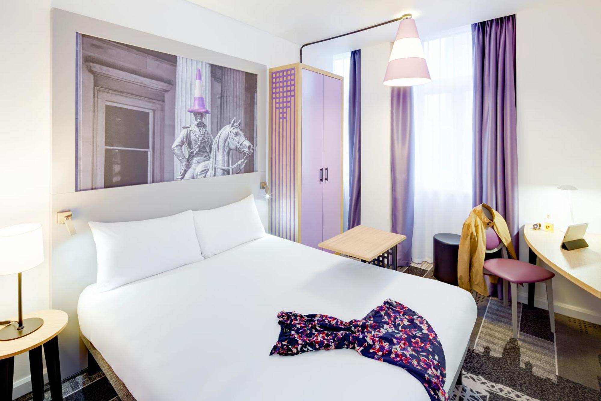 Queen Room,707370778:JPEG