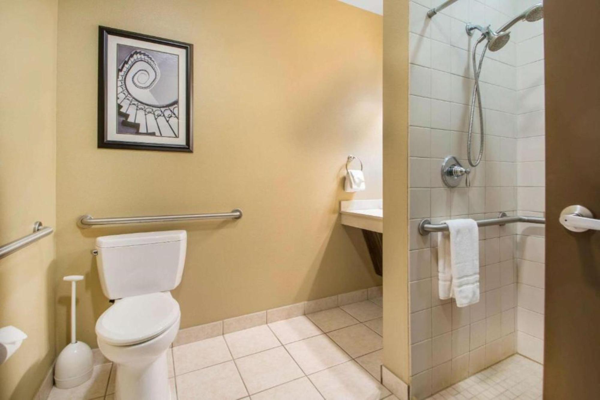 Two Bedroom Suite Disability Accessible,1442235217:JPEG