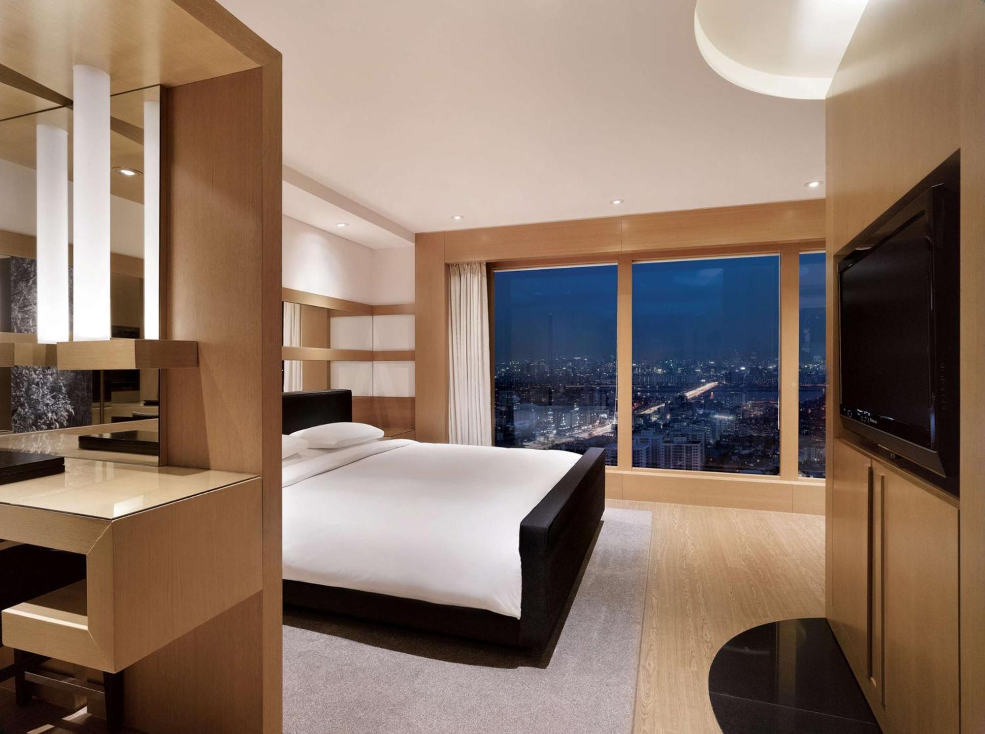 Grand King Suite