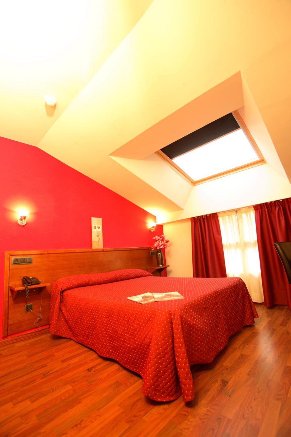 Queen Room,1563276145:JPEG