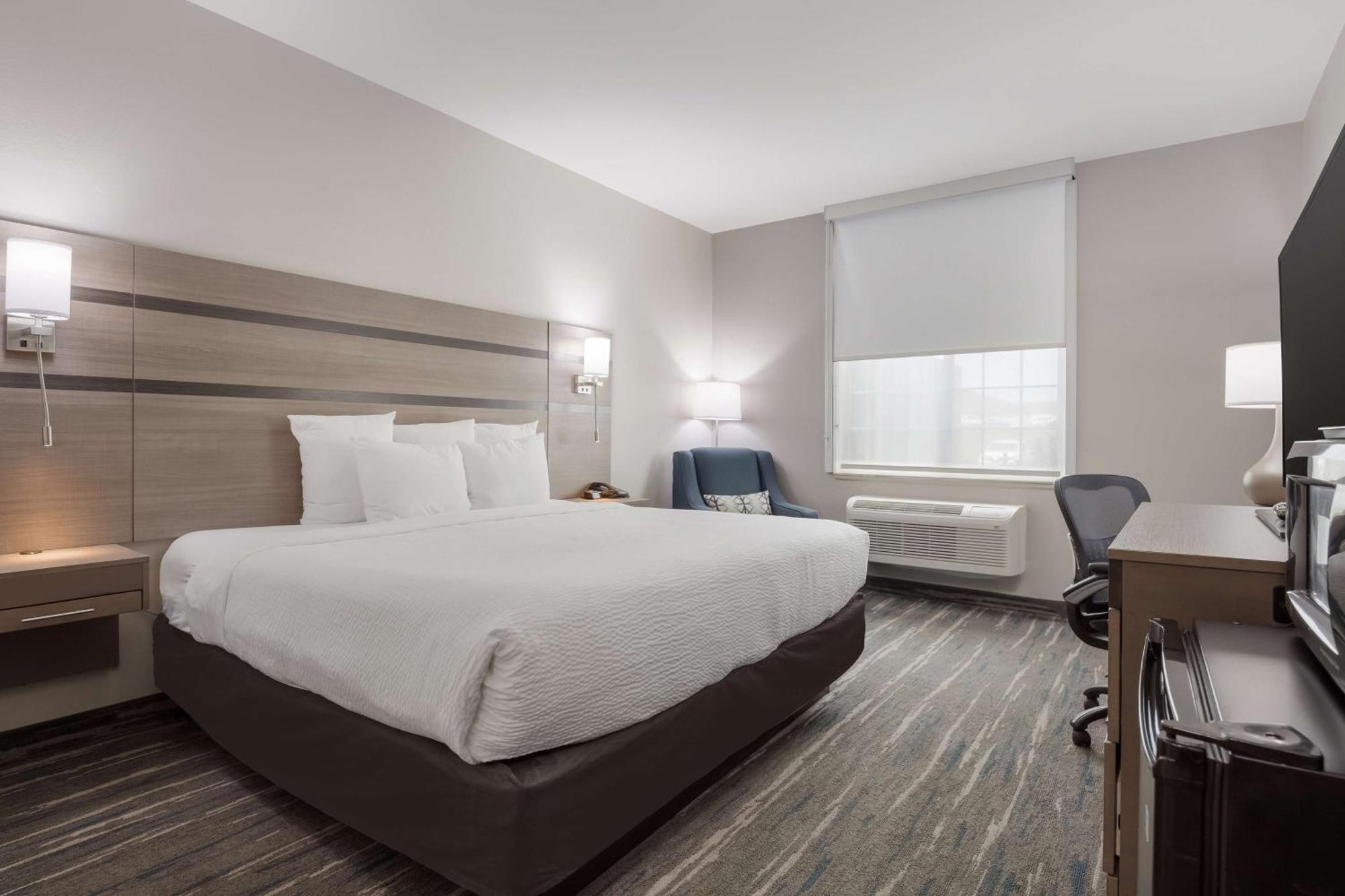 King Room with Mobility Accessible Tub