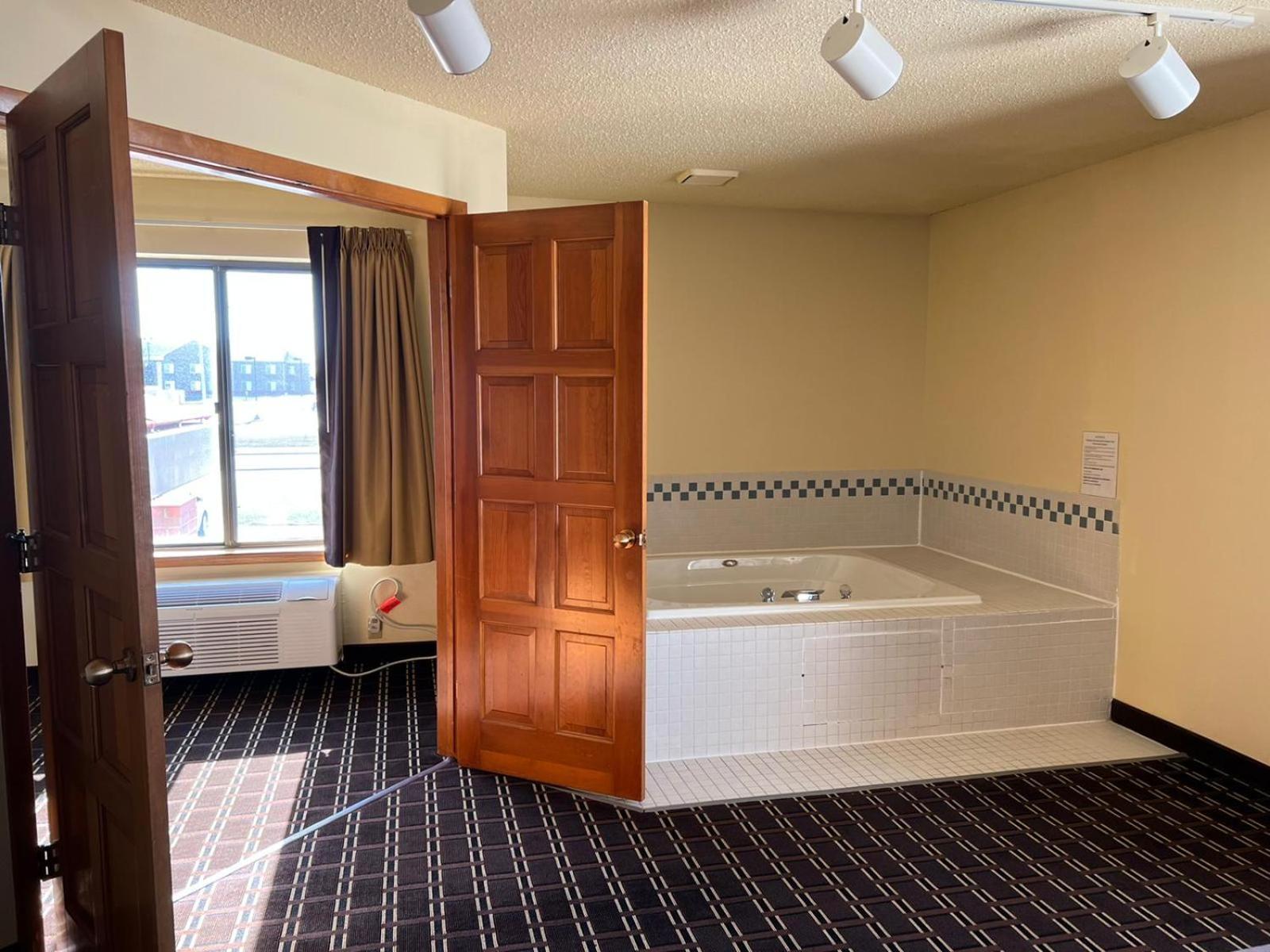 One-Bedroom King Suite Non-Smoking,1442840323:JPEG