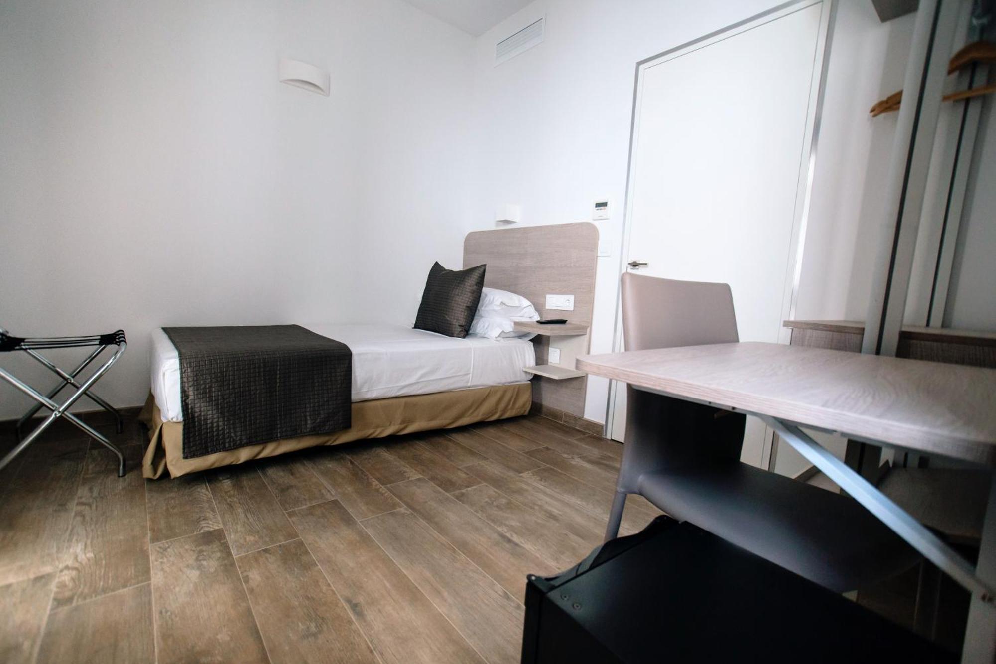 Standard Single Room,1443860485:JPEG