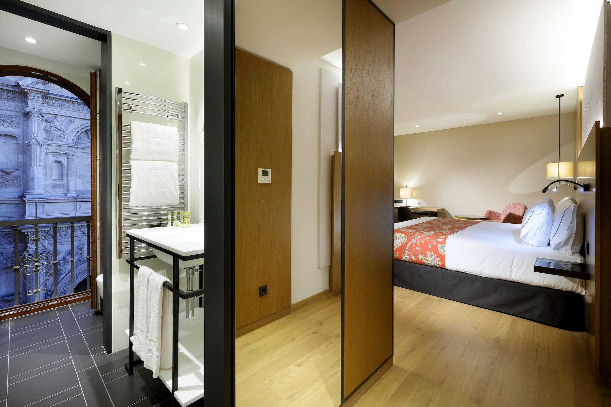 Deluxe Double or Twin Room view