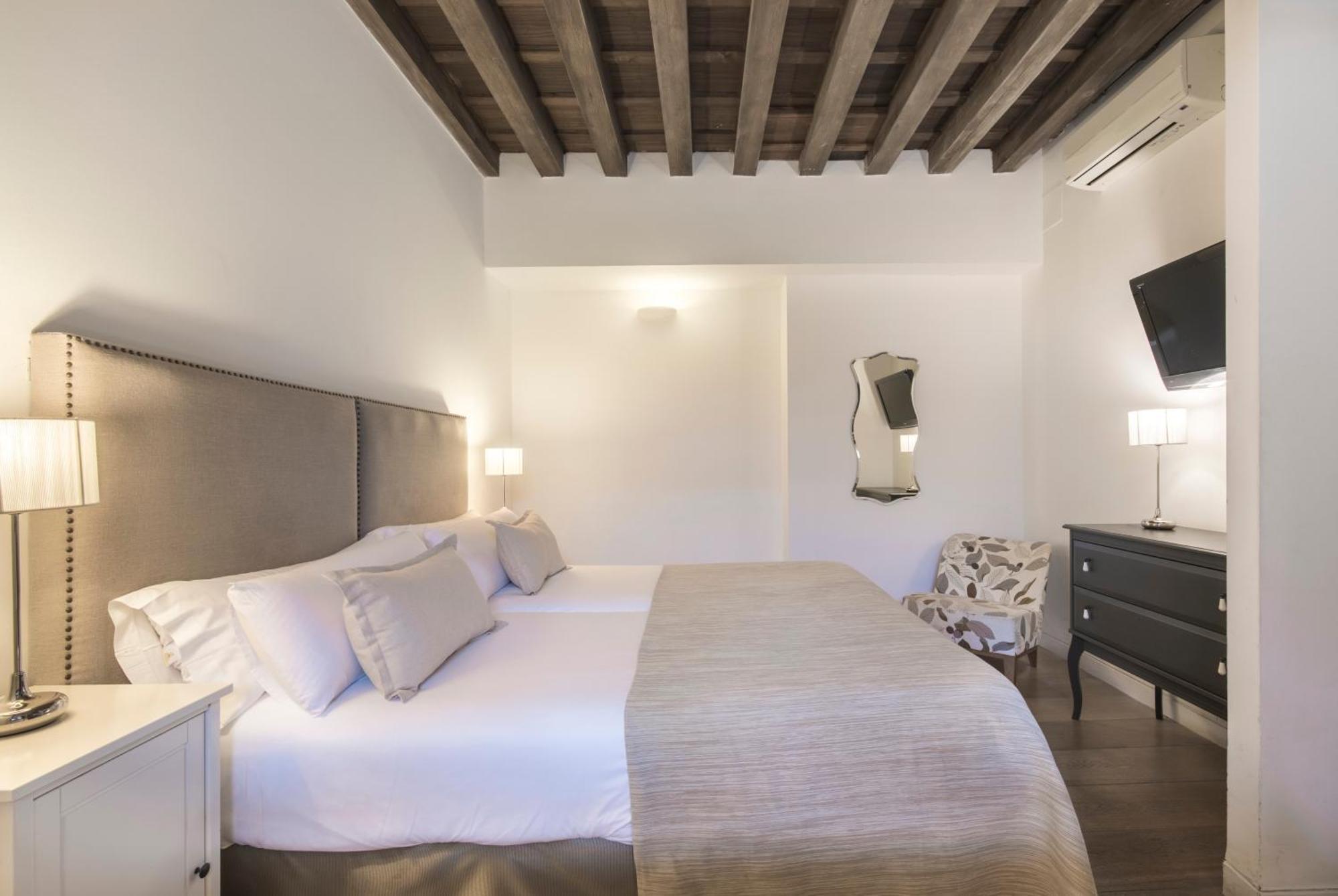 Double or Twin Room interior patio view