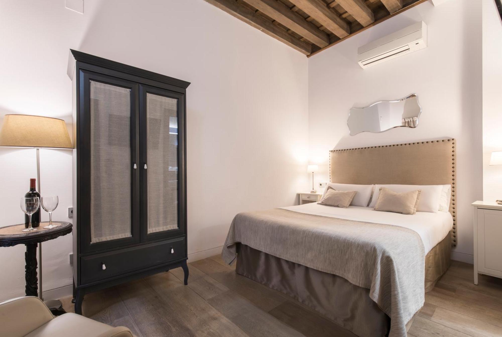 Double or Twin Room interior patio view
