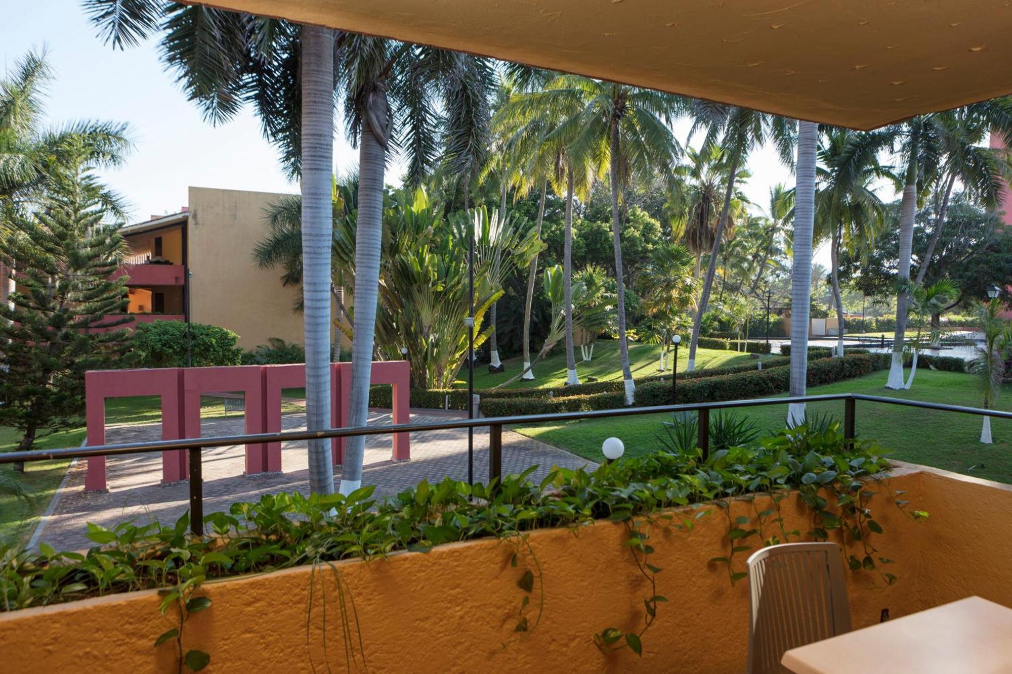 Standard King Room Garden View