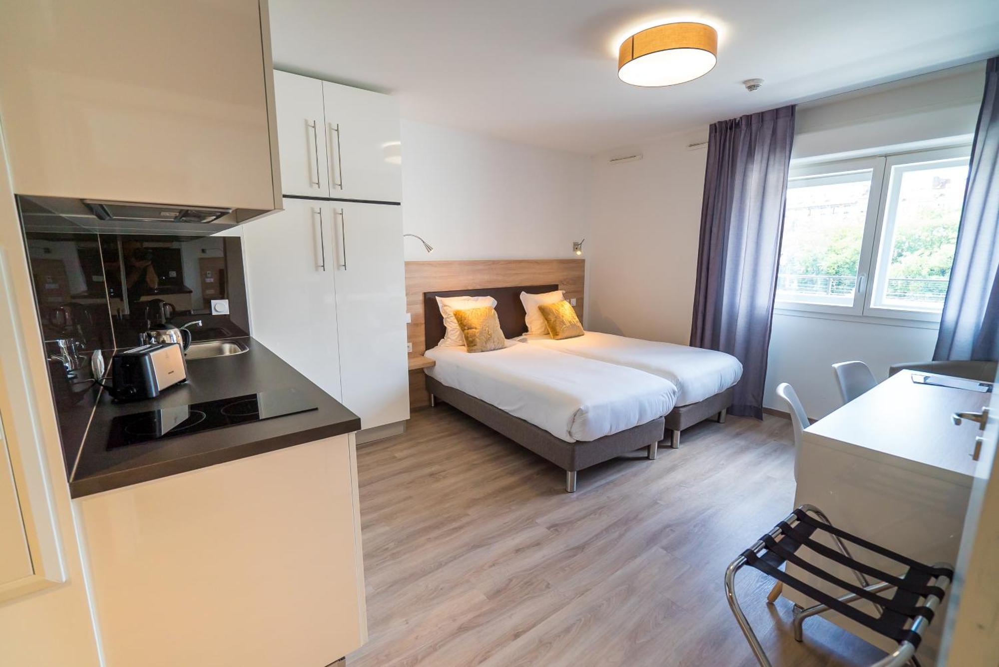 Comfort Studio 2 Single Beds 1