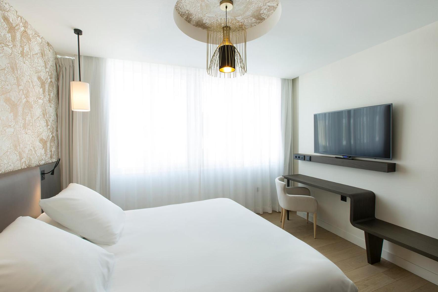 Deluxe Queen Room