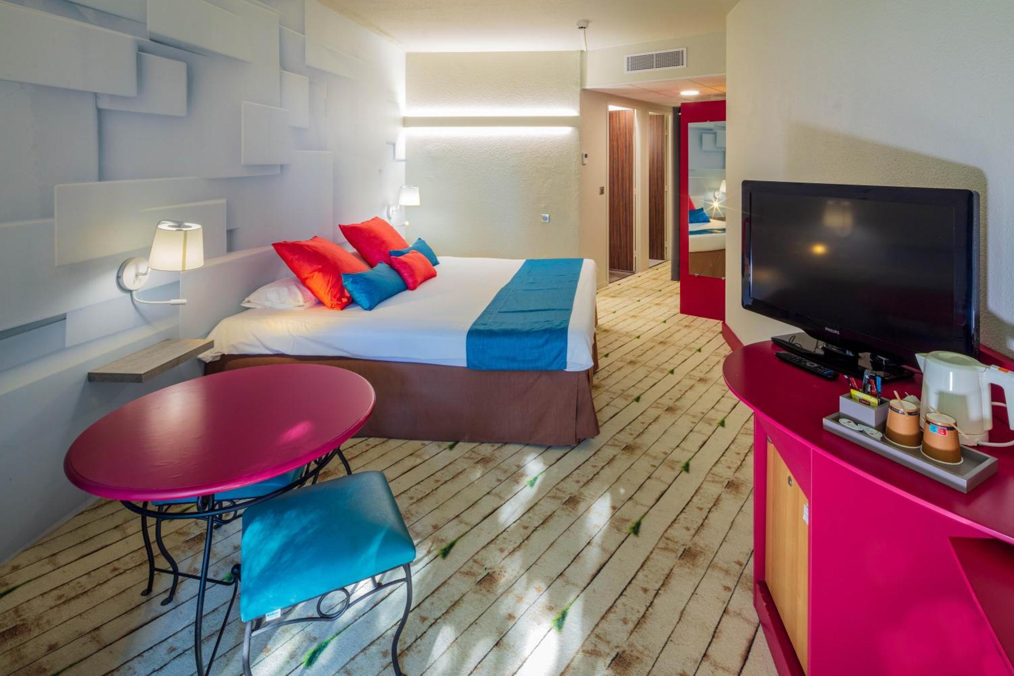 Double Room with Pool View and Spa Access Included,1445037847:JPEG