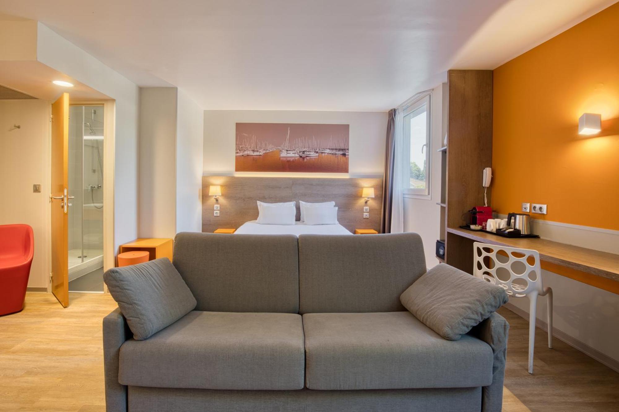 Junior King Suite Sofa Bed Pool View Non-Smoking,1280854255:JPEG