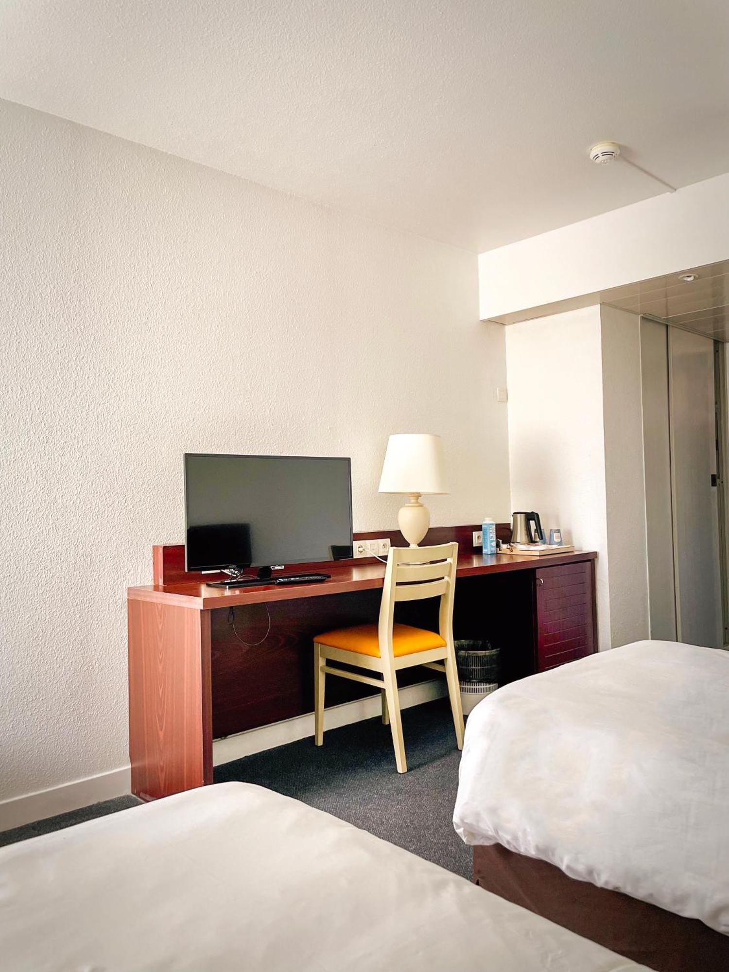 Superior Triple Room 3 Single Beds,1445382439:JPEG