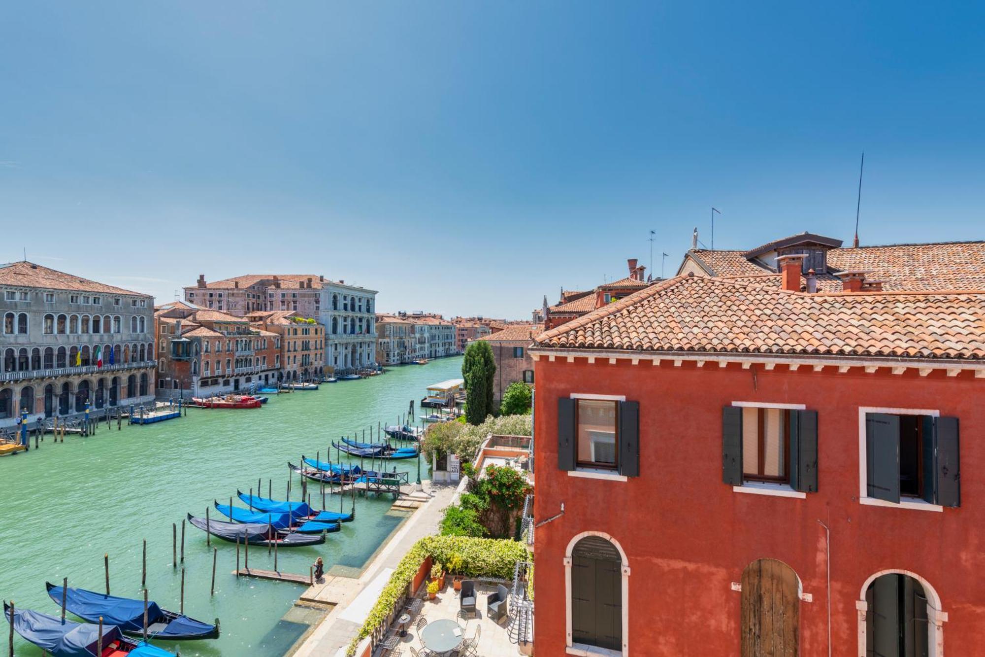 Deluxe Double Room partial Canal View