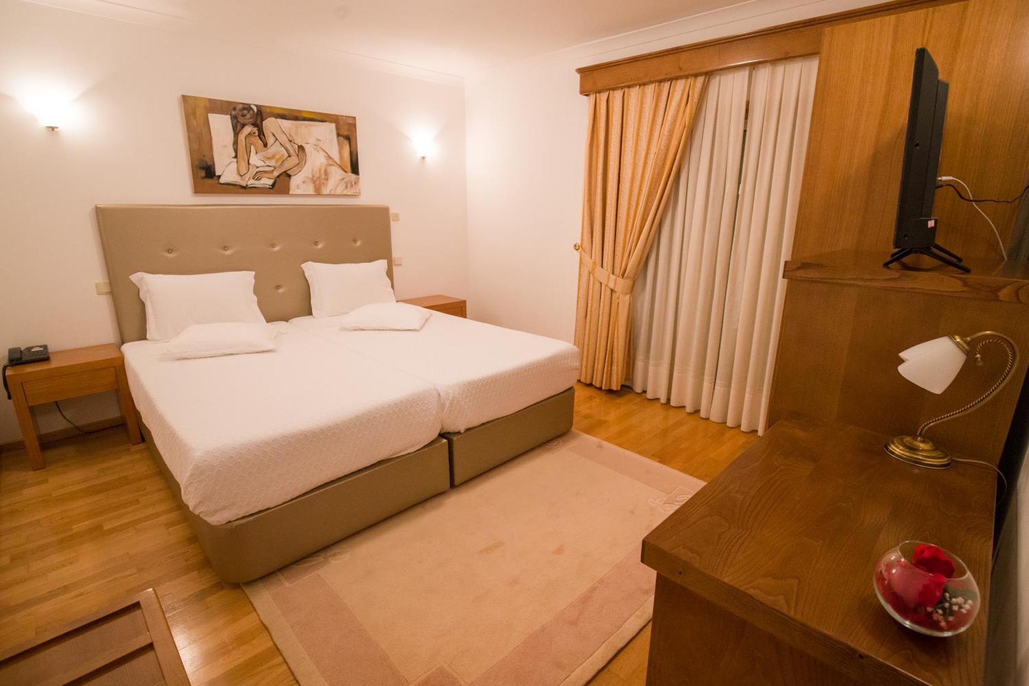 Twin Room,1446657565:JPEG