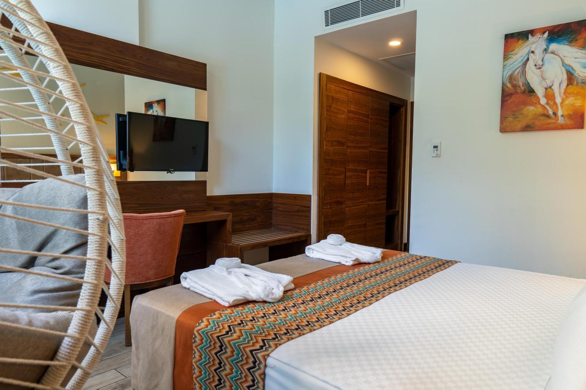 Double Room Pool View