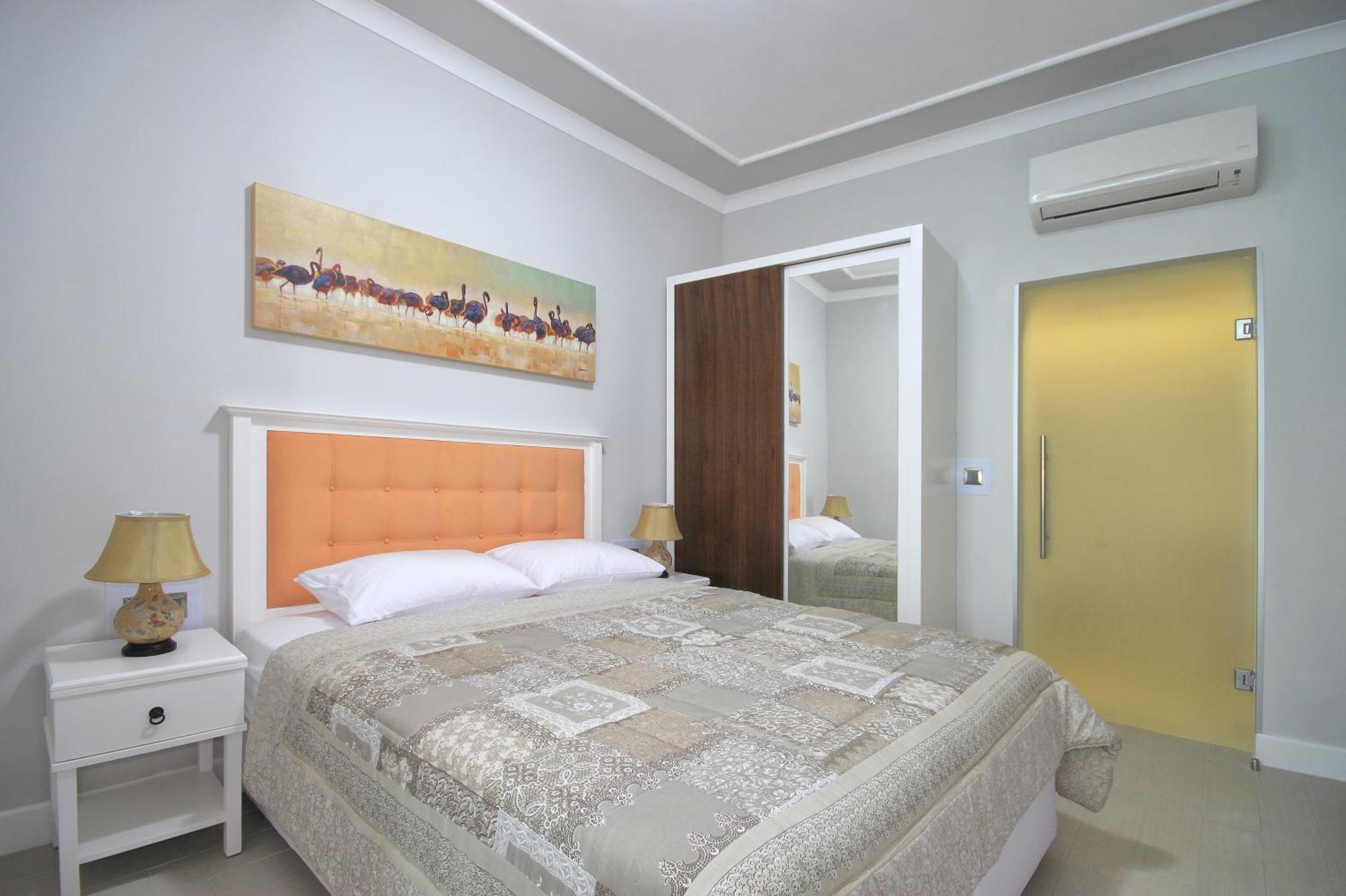 Deluxe Studio Apartment