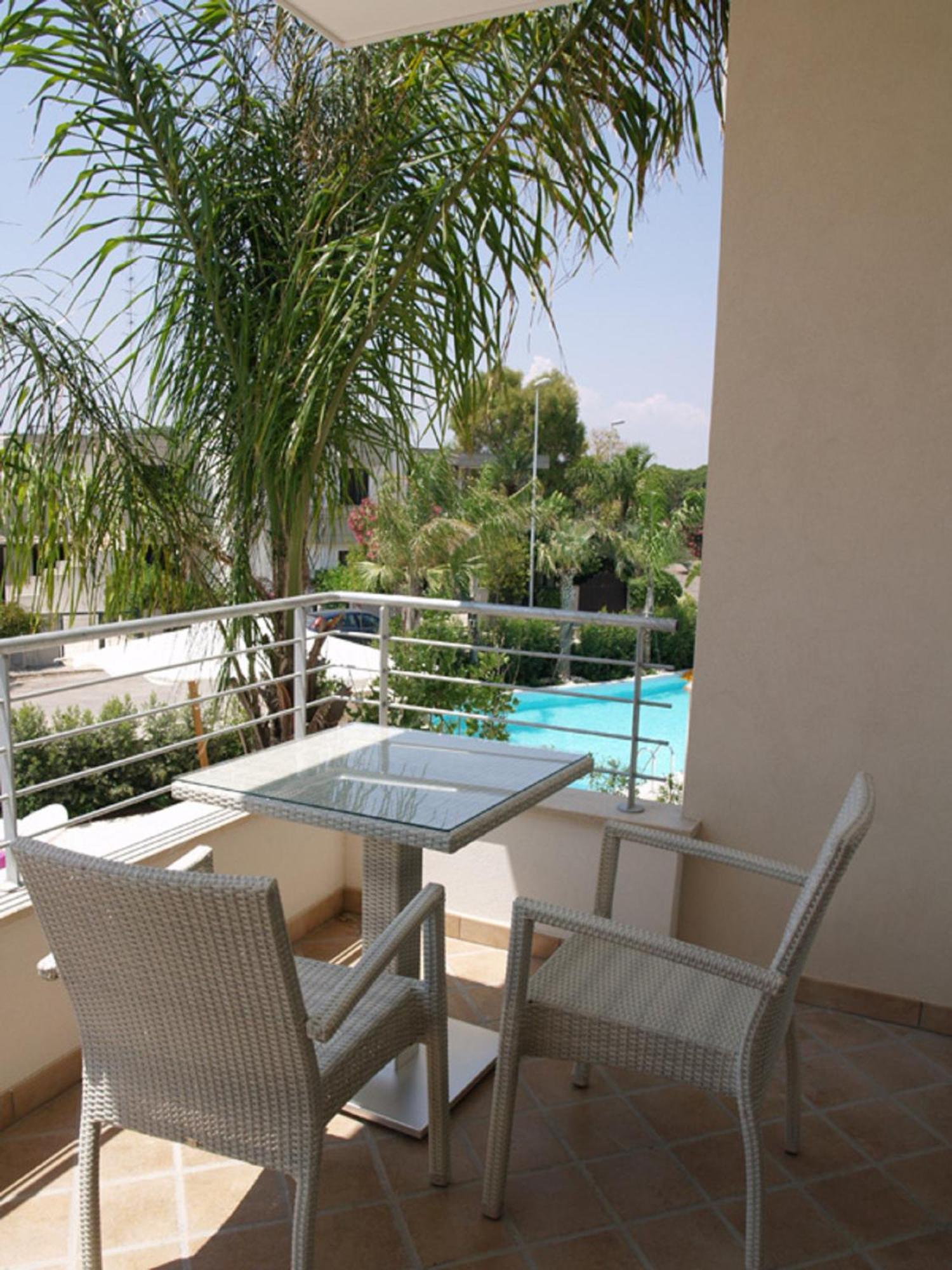 Suite Balcony,16356278:JPEG