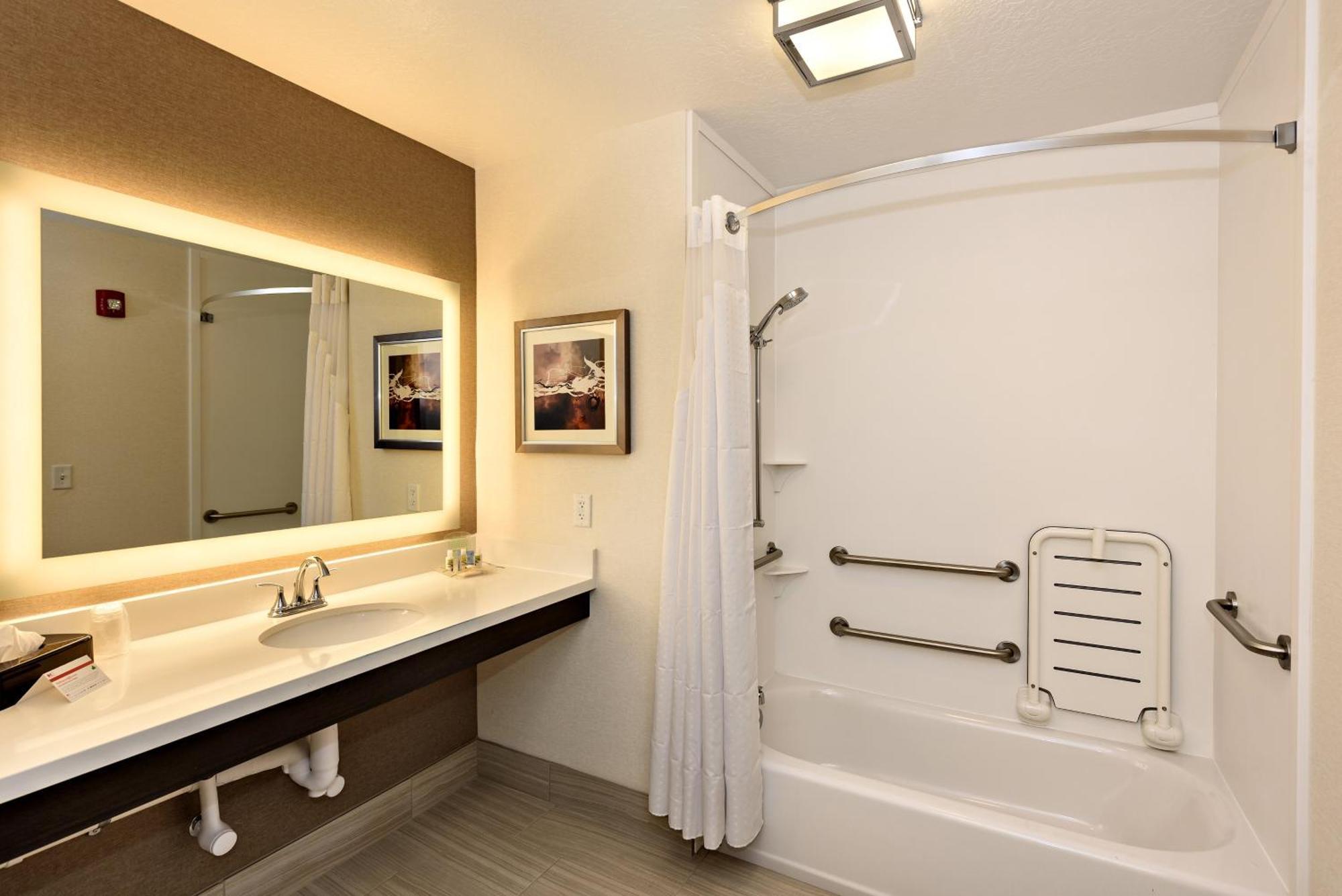 Queen Room Two Queen Beds Mobility Access Tub or Non-Smoking