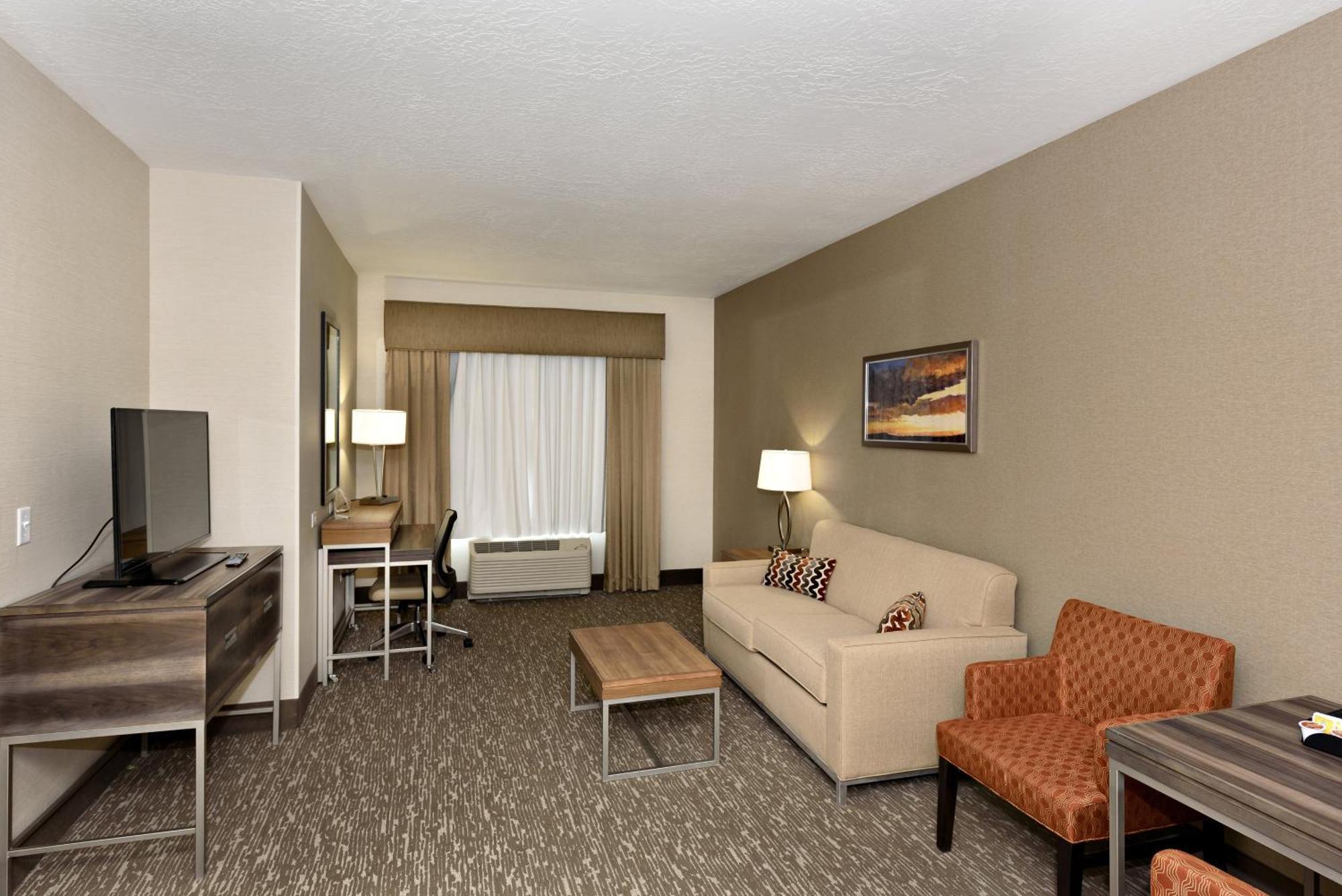 One-Bedroom King Suite Sofa Bed,1280520784:JPEG