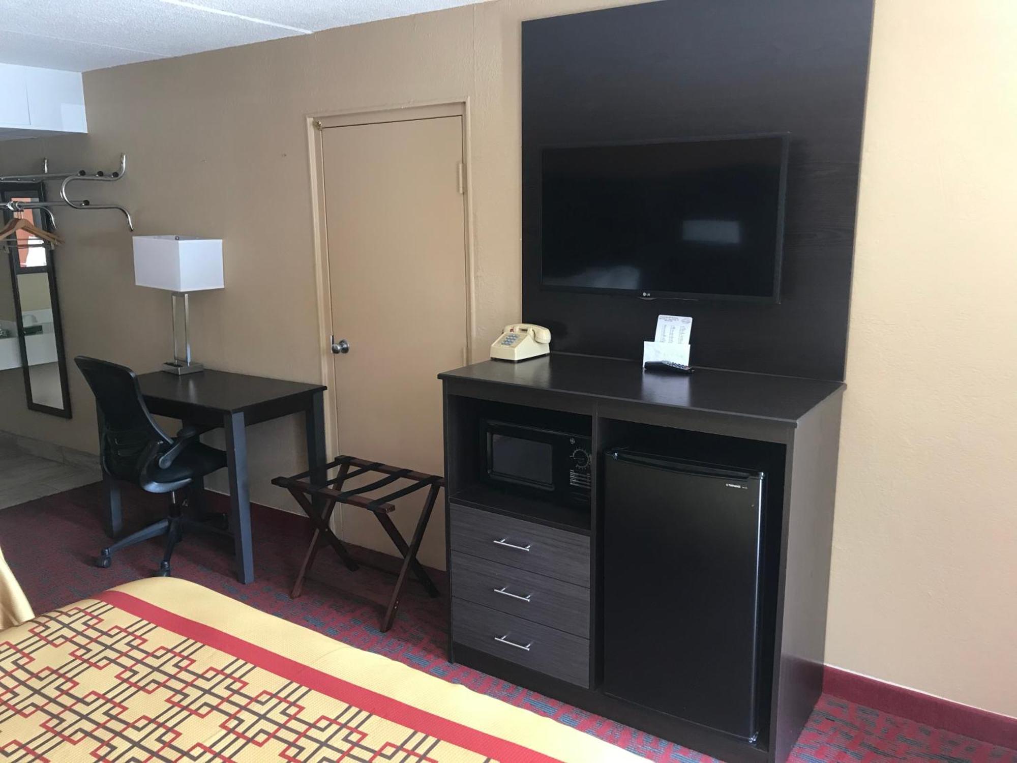 Standard Queen Room