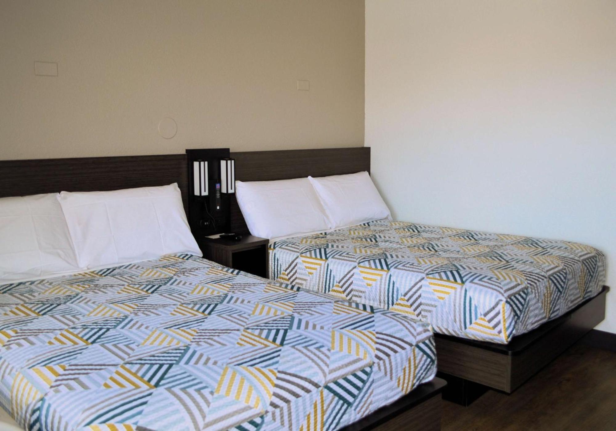 2 Full Beds 