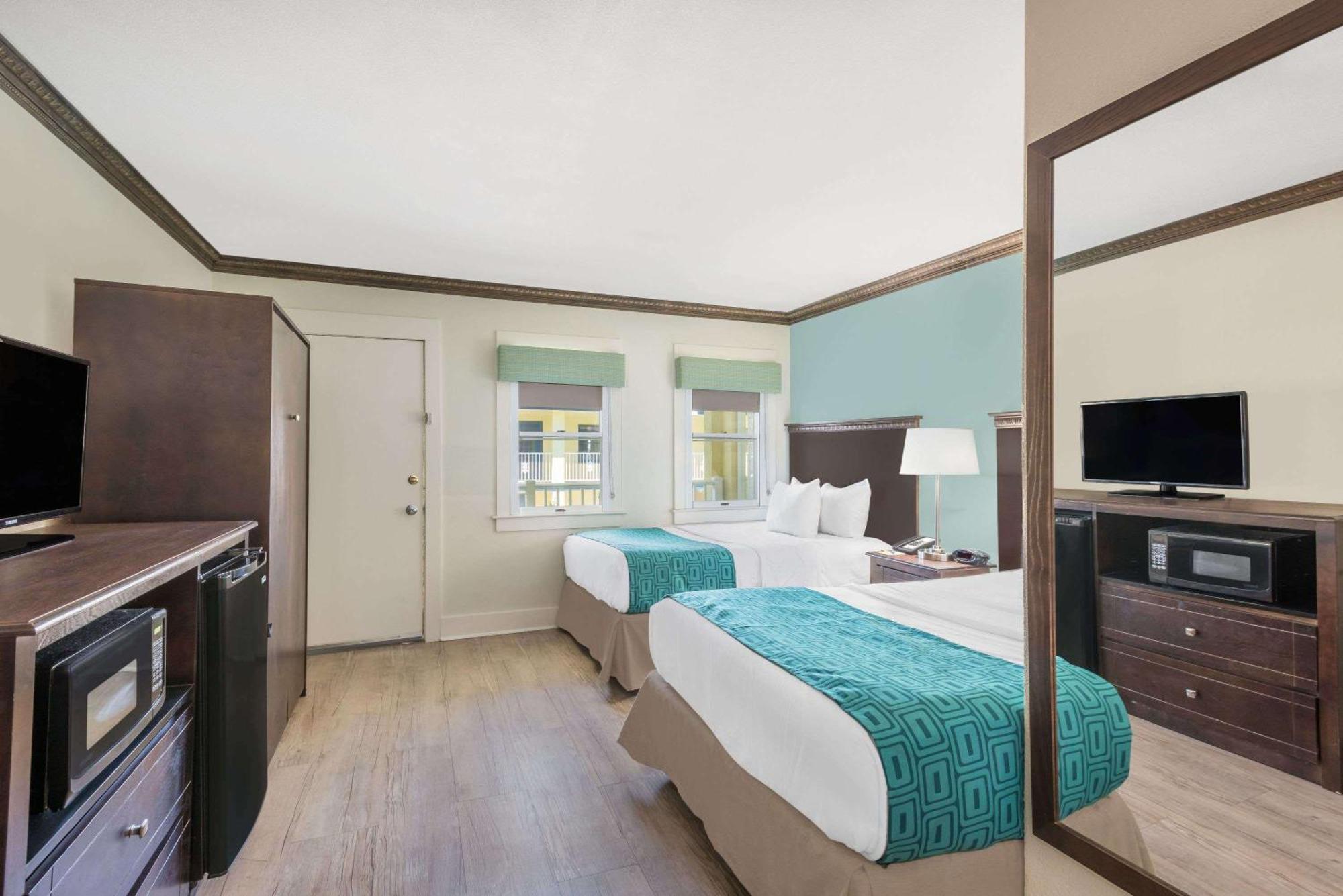 Efficiency Double Room Two Double Beds Bay View Non-Smoking