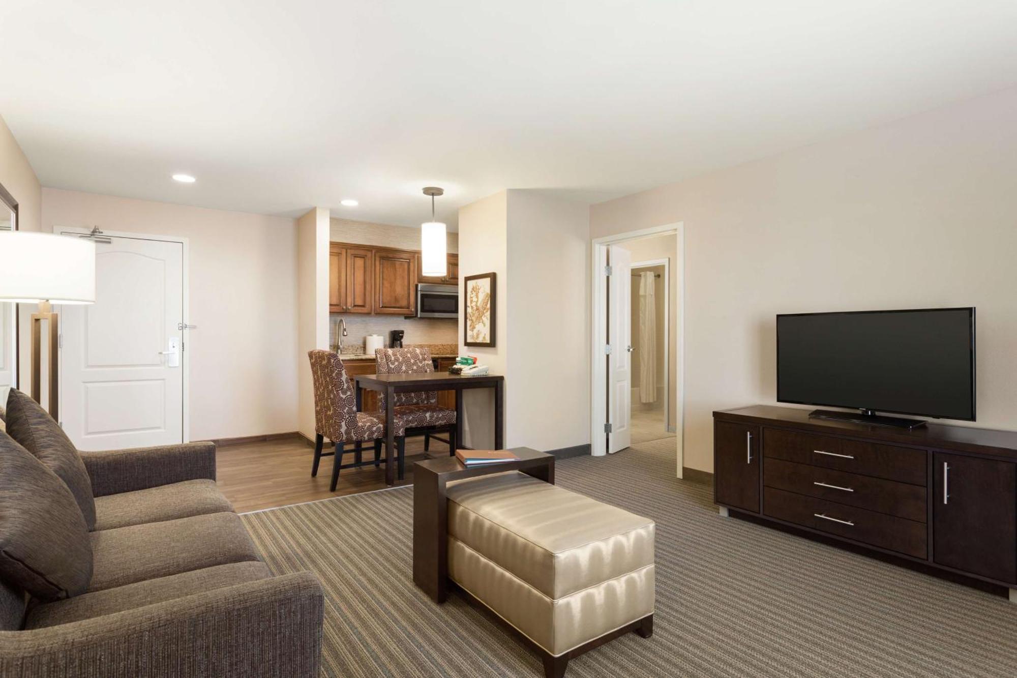 One-Bedroom Queen Suite Non-Smoking