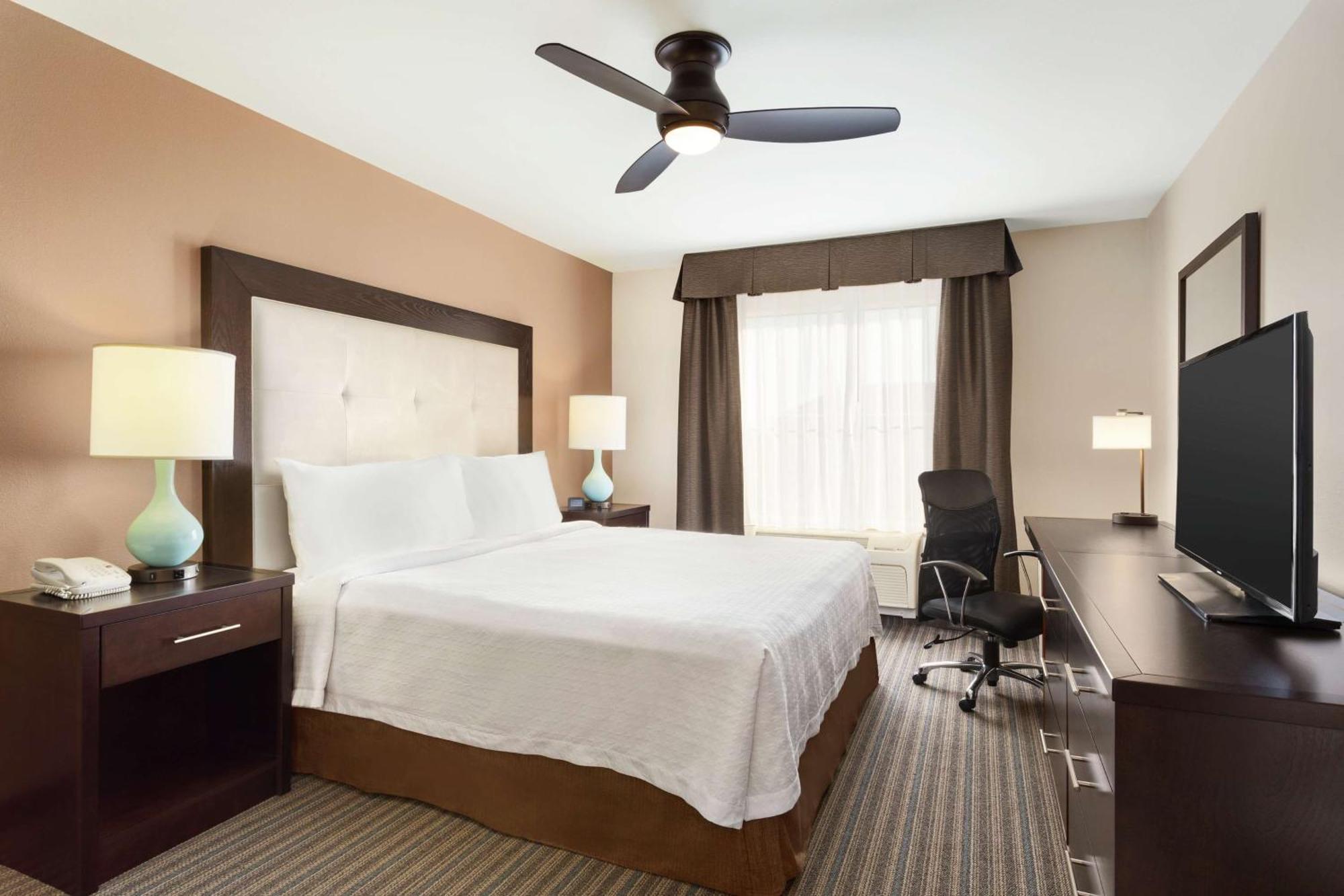 Two Bedroom Suite One King Two Queen Beds Non-Smoking