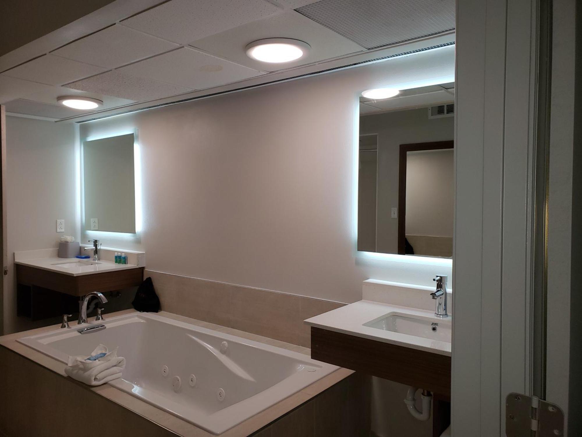 Deluxe King Suite,1038705769:JPEG