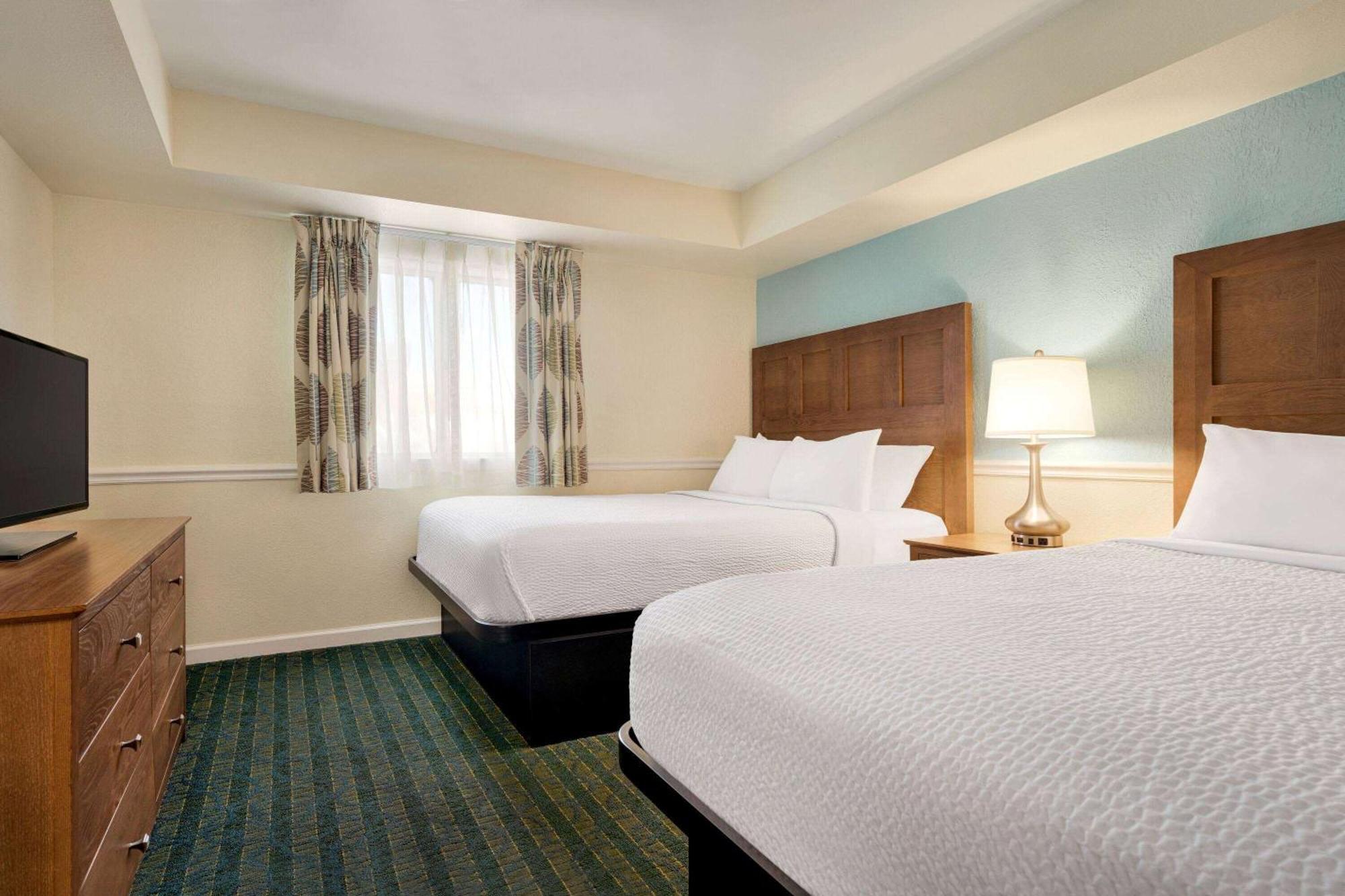 Two-Bedroom Suite One Queen Two Double Beds Non-Smoking