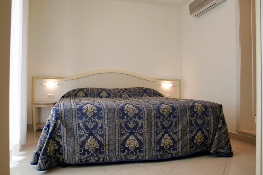 One-Bedroom Apartment,1580621605:JPEG