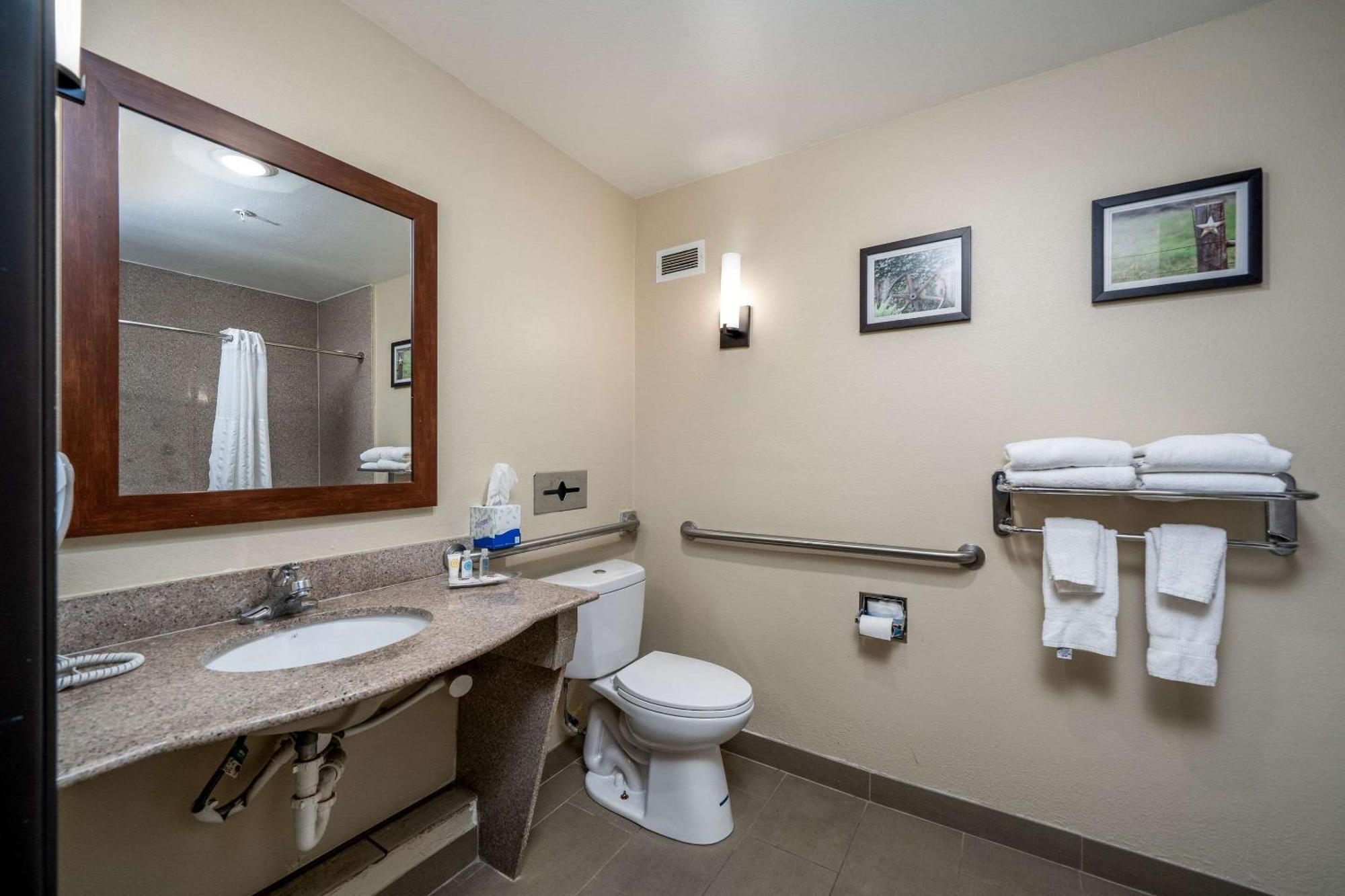 Queen Suite Two Queen Beds Disability Access or Non-Smoking