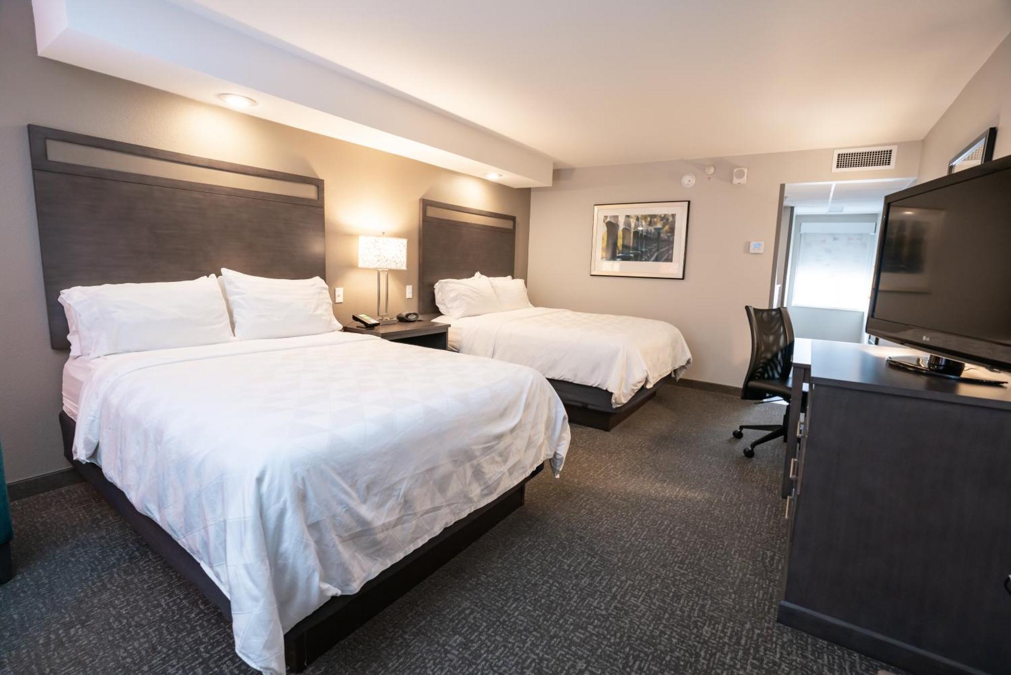 Standard Queen Room Two Queen Beds Pool Wing