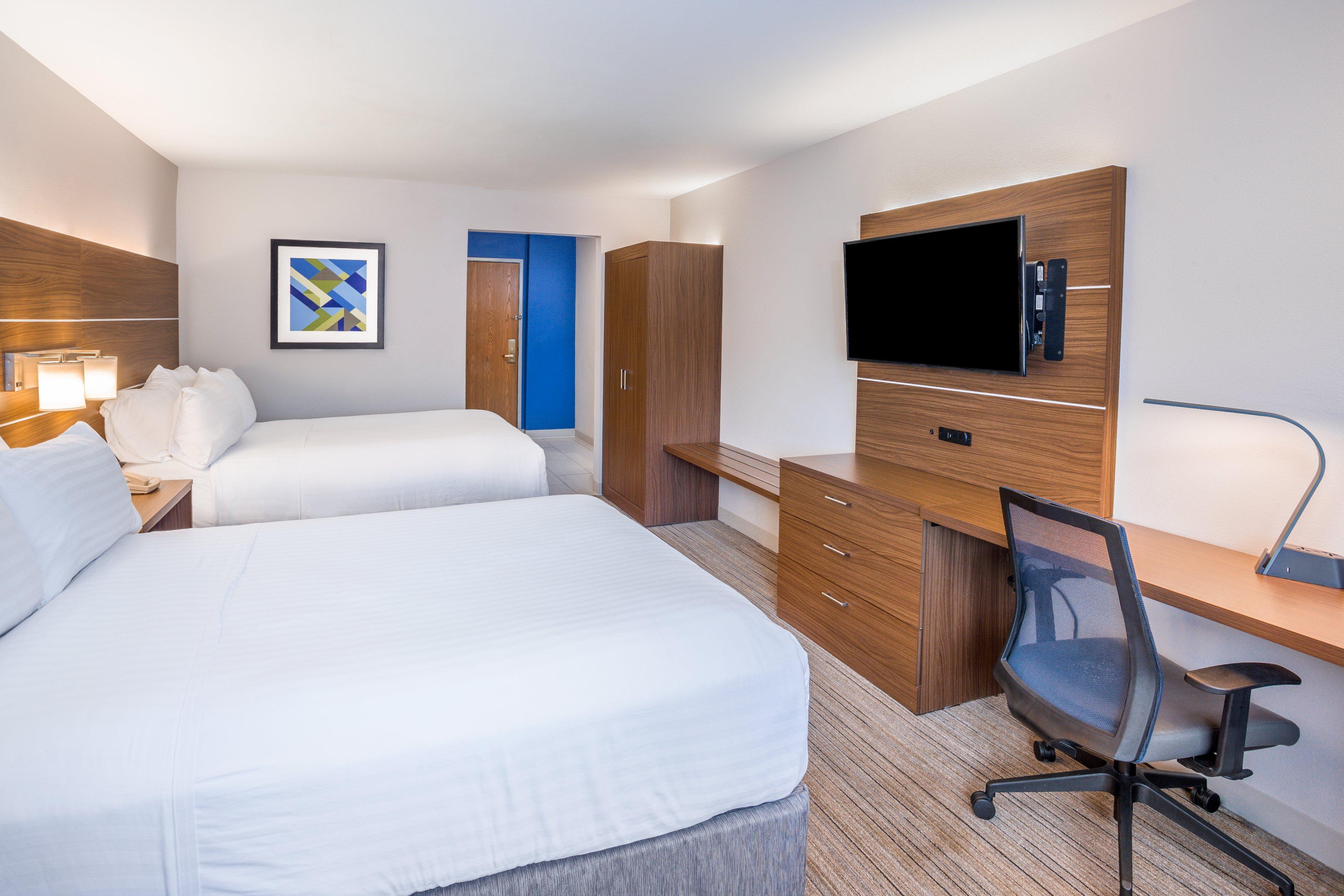 Standard Double Room with Two Double Beds and Accessible Tub - Mobility Access