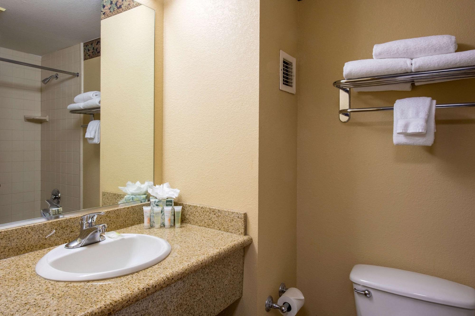 Standard Queen Room